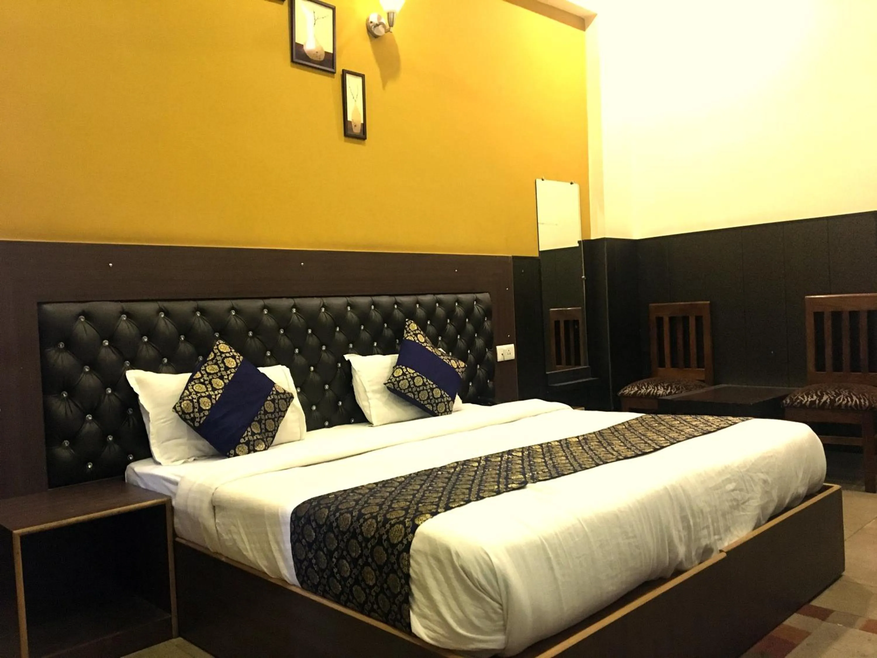 Other, Bed in Hotel Trihari
