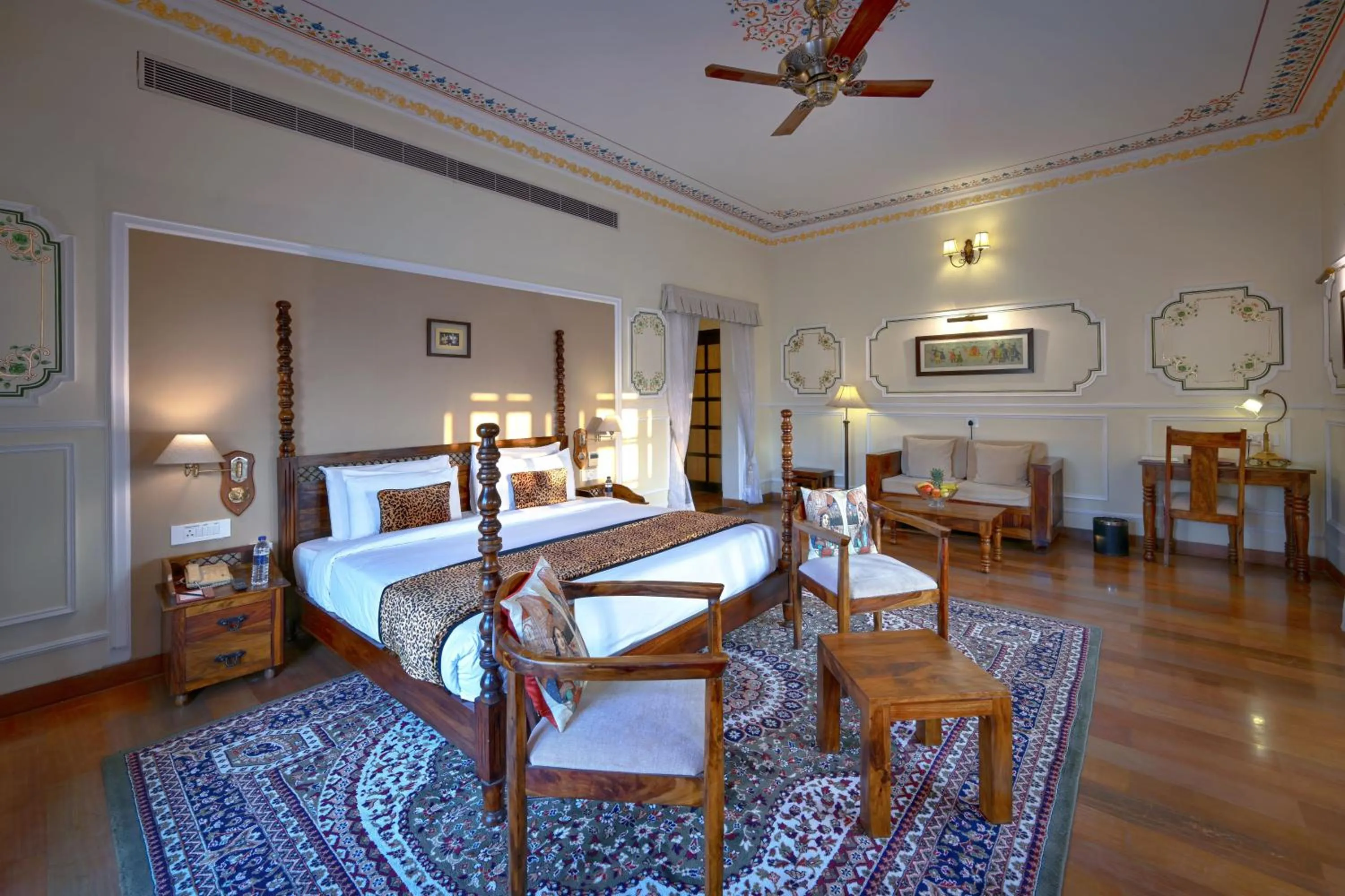 Photo of the whole room in The Tigress, Ranthambore