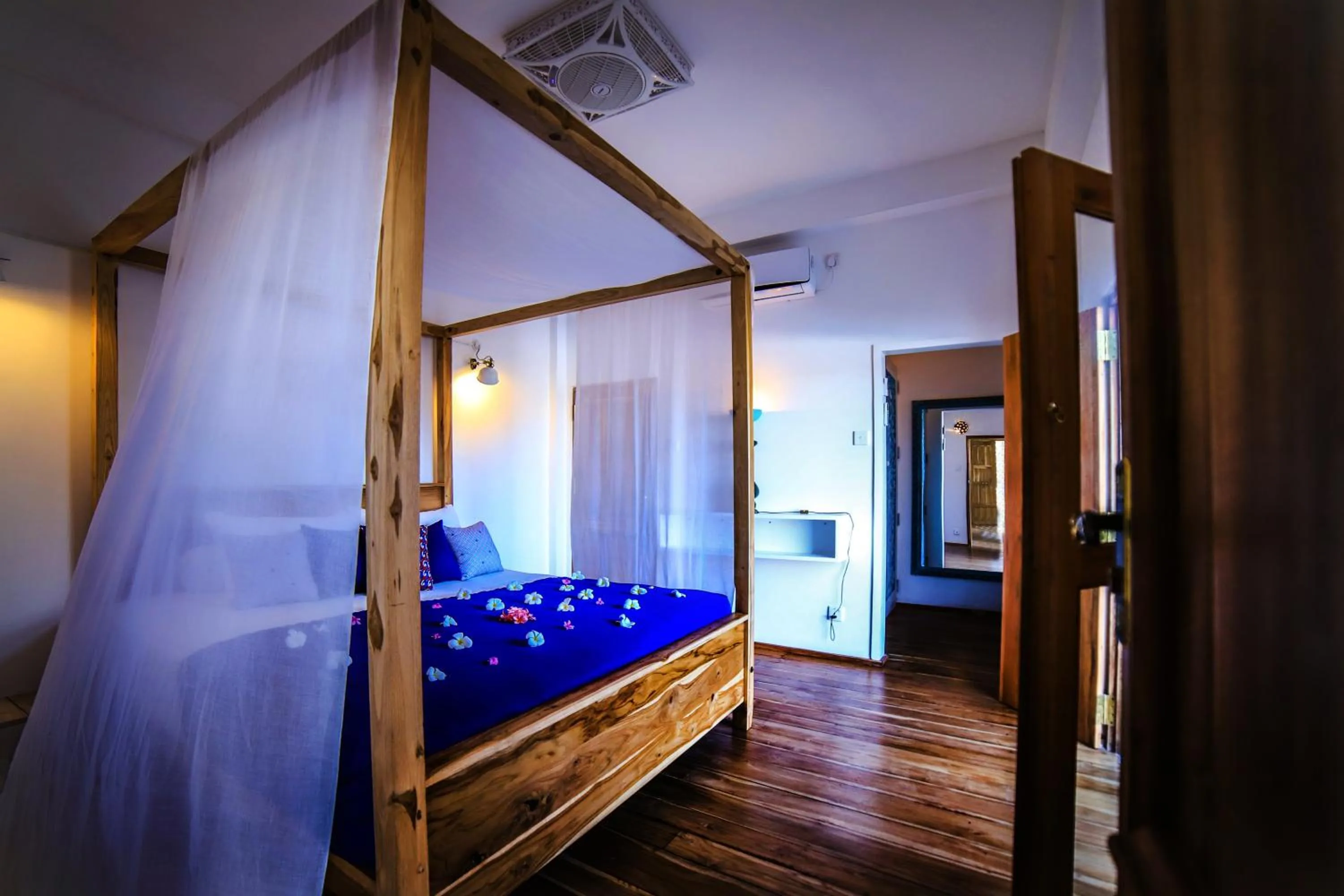 Photo of the whole room, Bed in Amanta Beach