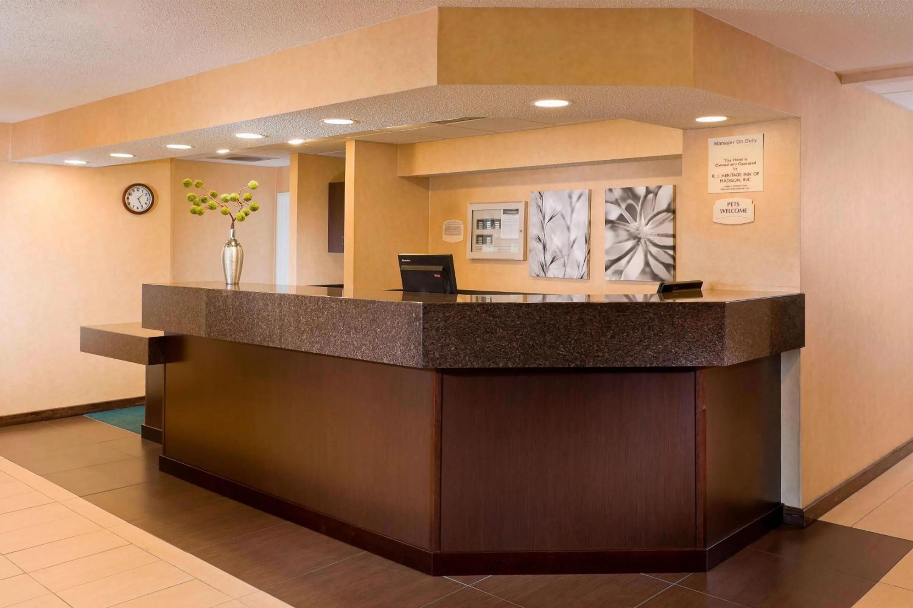 Lobby or reception in Residence Inn Madison East