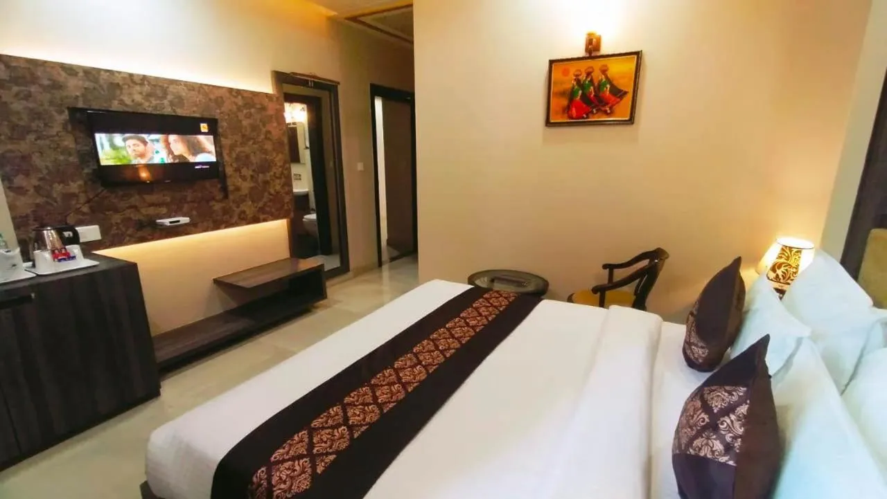 Photo of the whole room, Bed in Hotel Ozas Grand