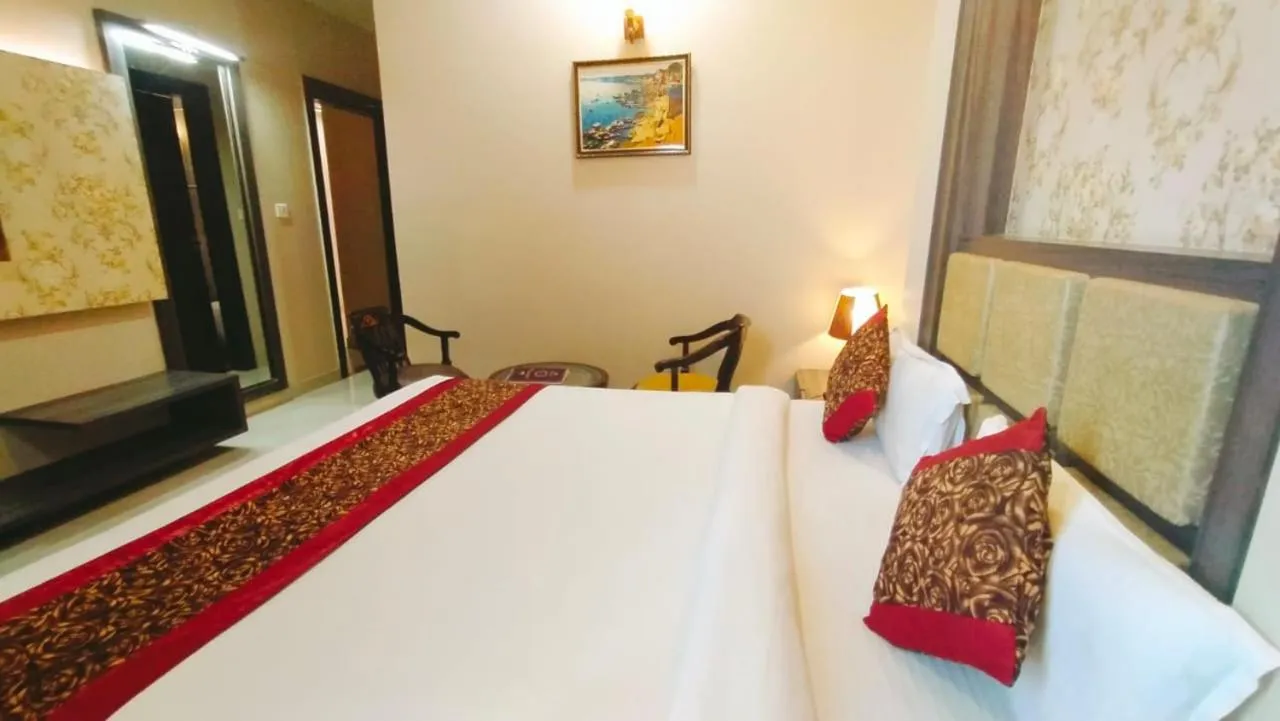 Photo of the whole room, Bed in Hotel Ozas Grand