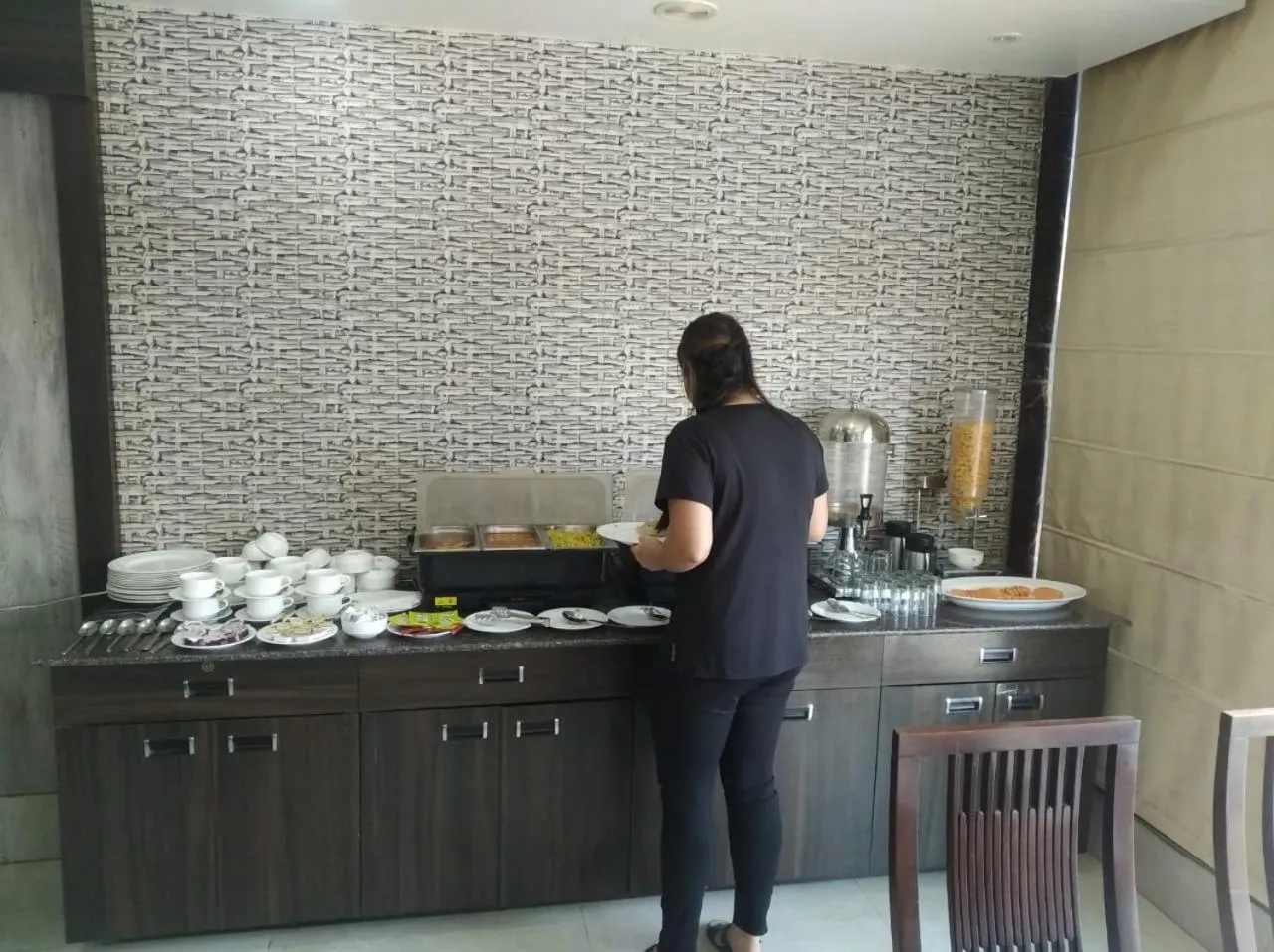 Restaurant/places to eat in Hotel Ozas Grand