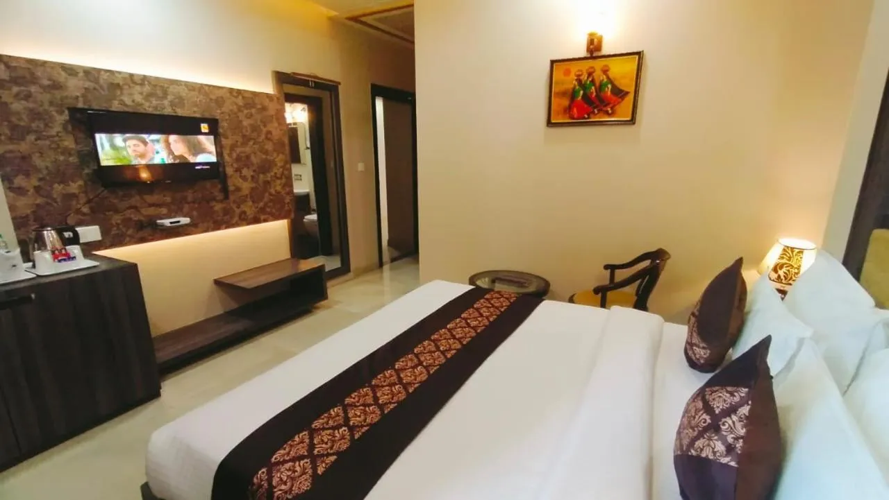 Photo of the whole room, Bed in Hotel Ozas Grand