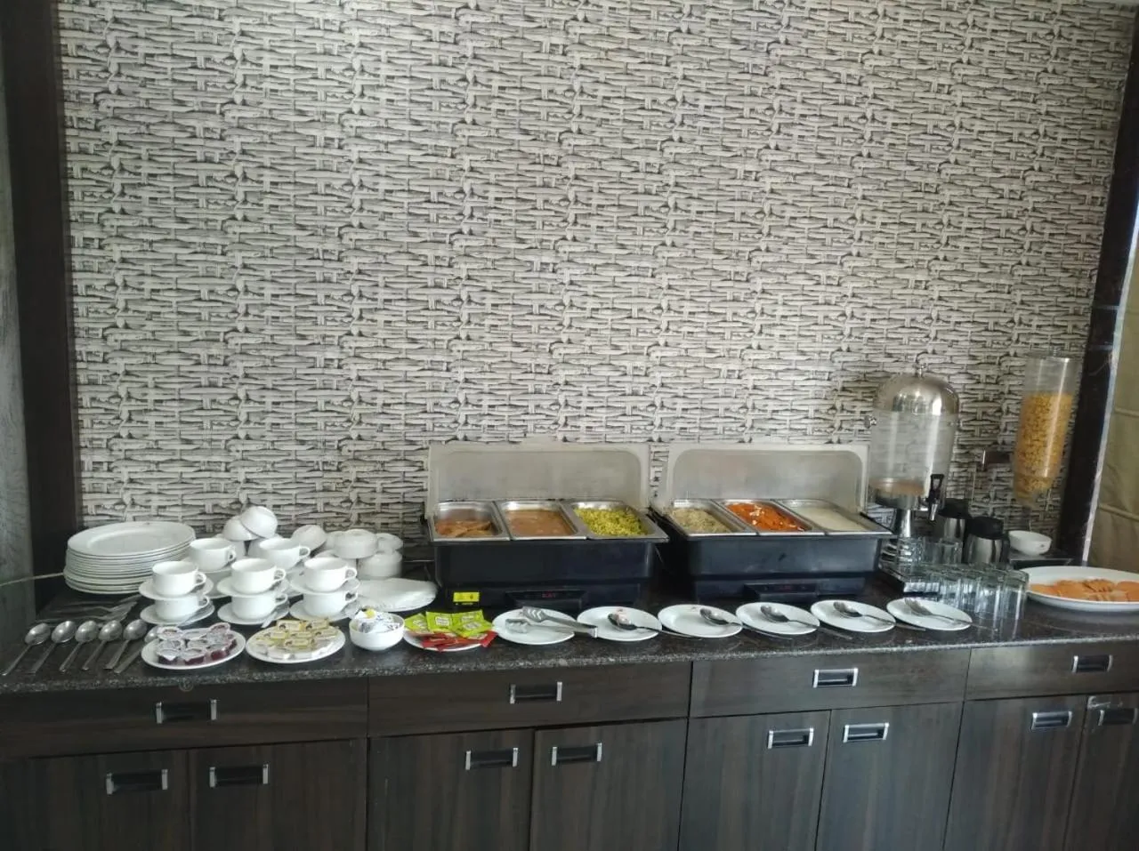 Food and drinks in Hotel Ozas Grand