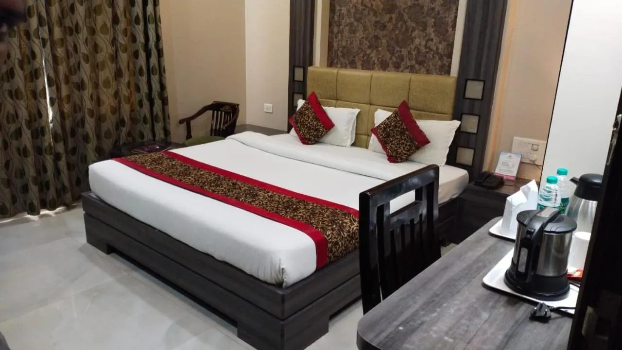 Photo of the whole room, Bed in Hotel Ozas Grand