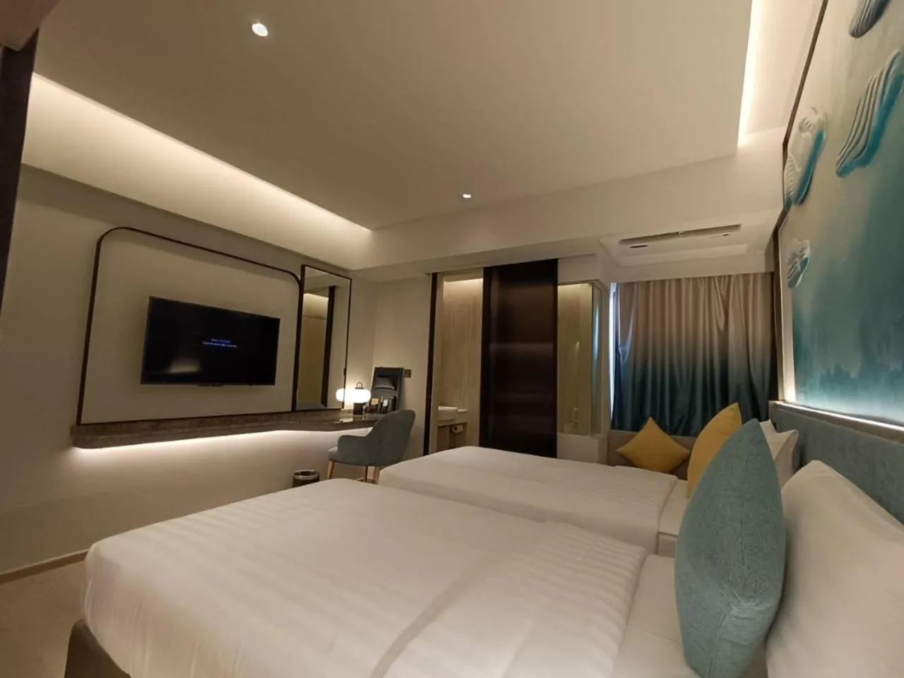 Photo of the whole room, Bed in Mike Hotel