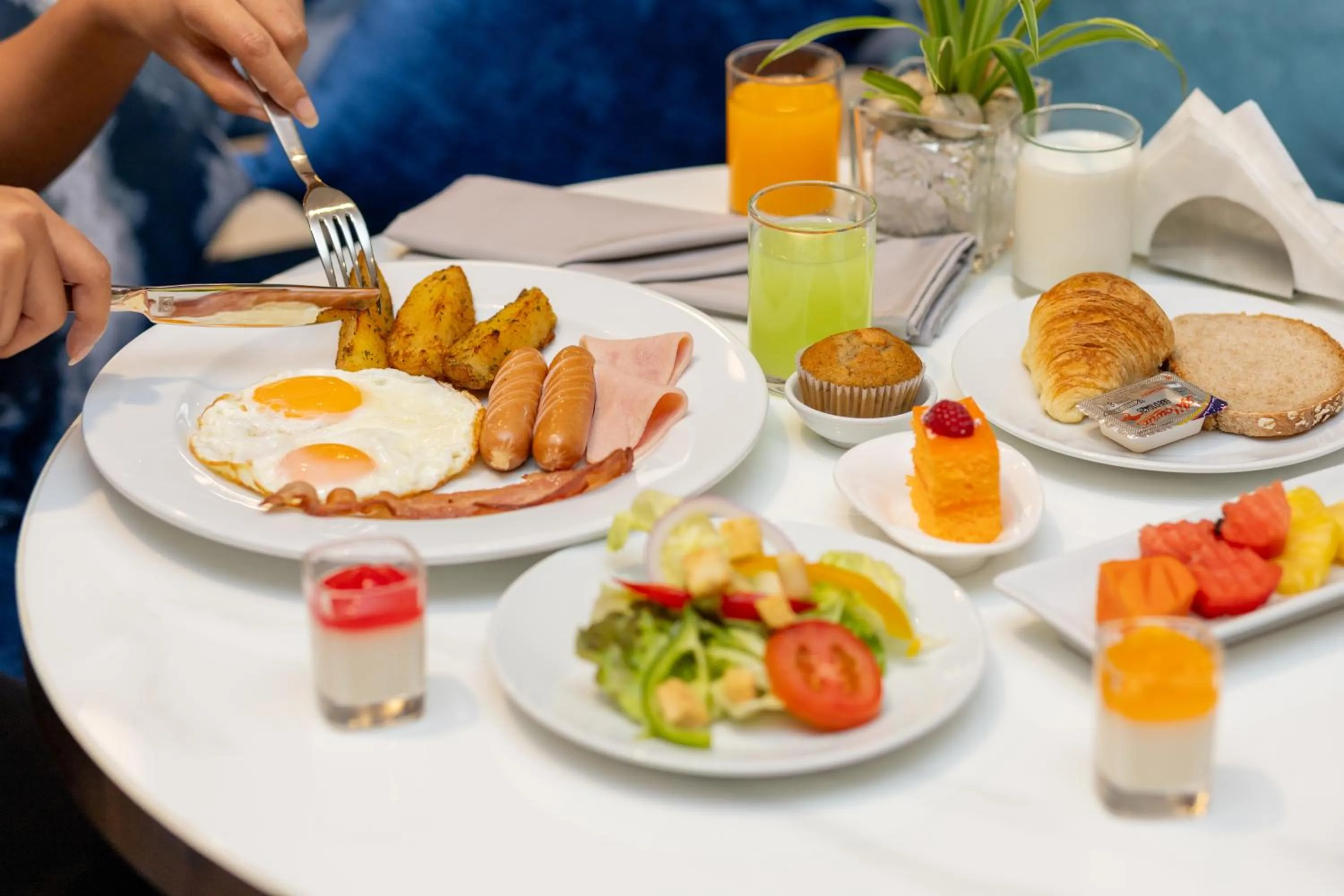 Restaurant/places to eat in Cloudotel Walking Street Pattaya