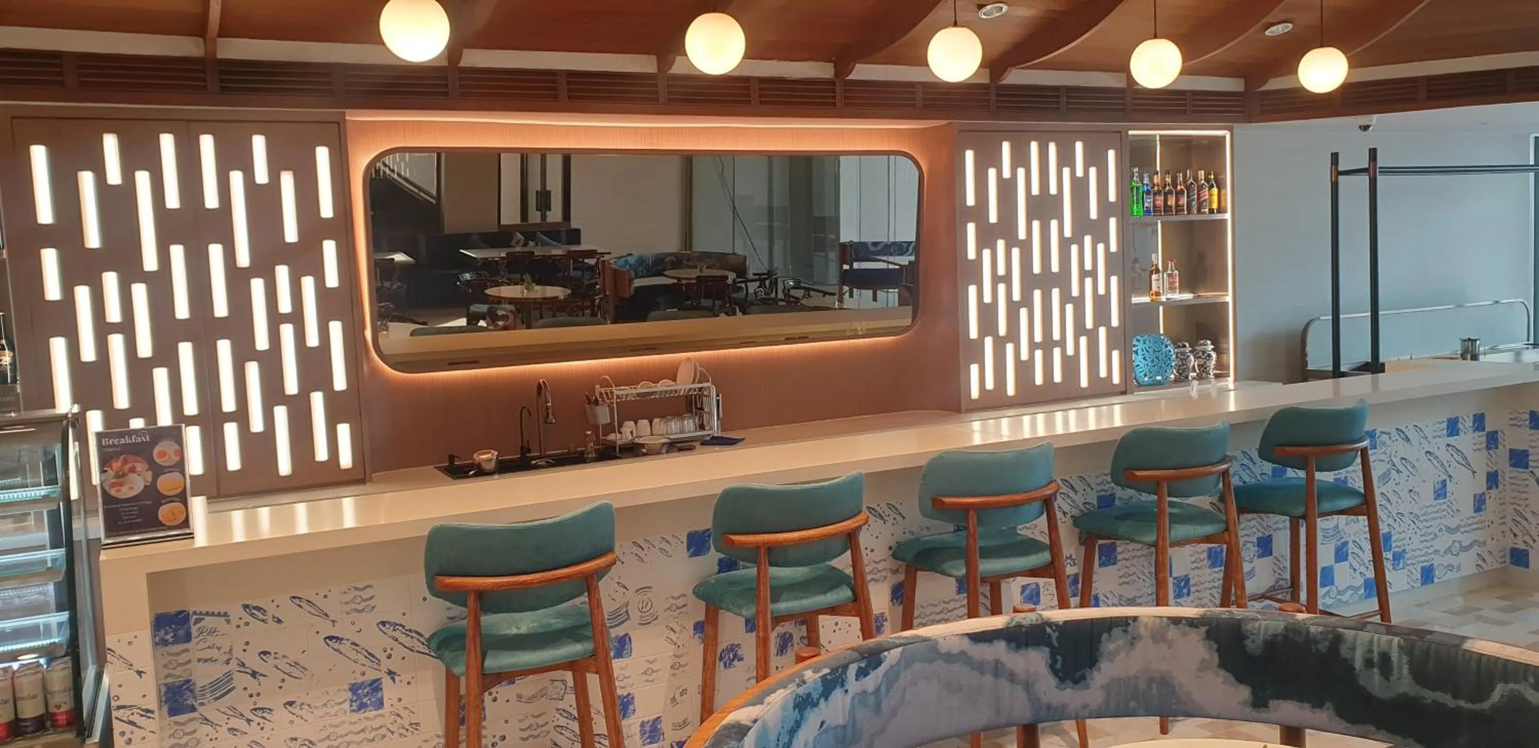 Restaurant/places to eat in Mike Hotel