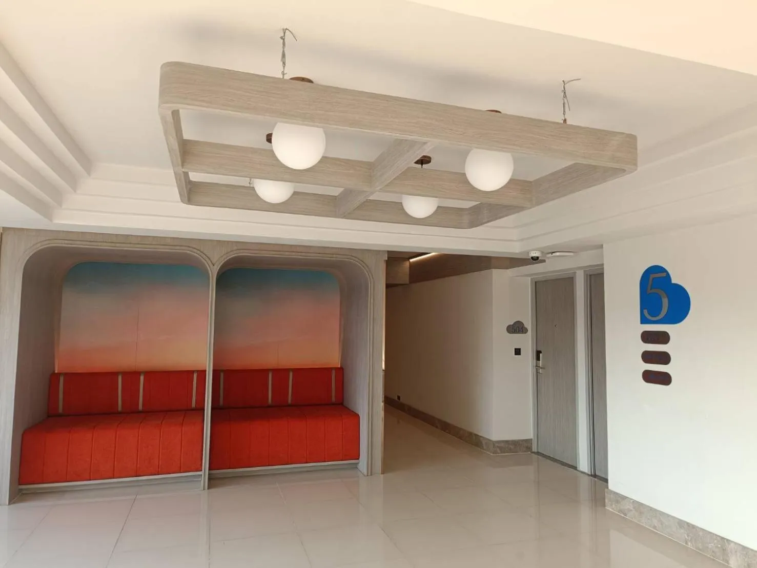 Seating area, Bed in Cloudotel Walking Street Pattaya