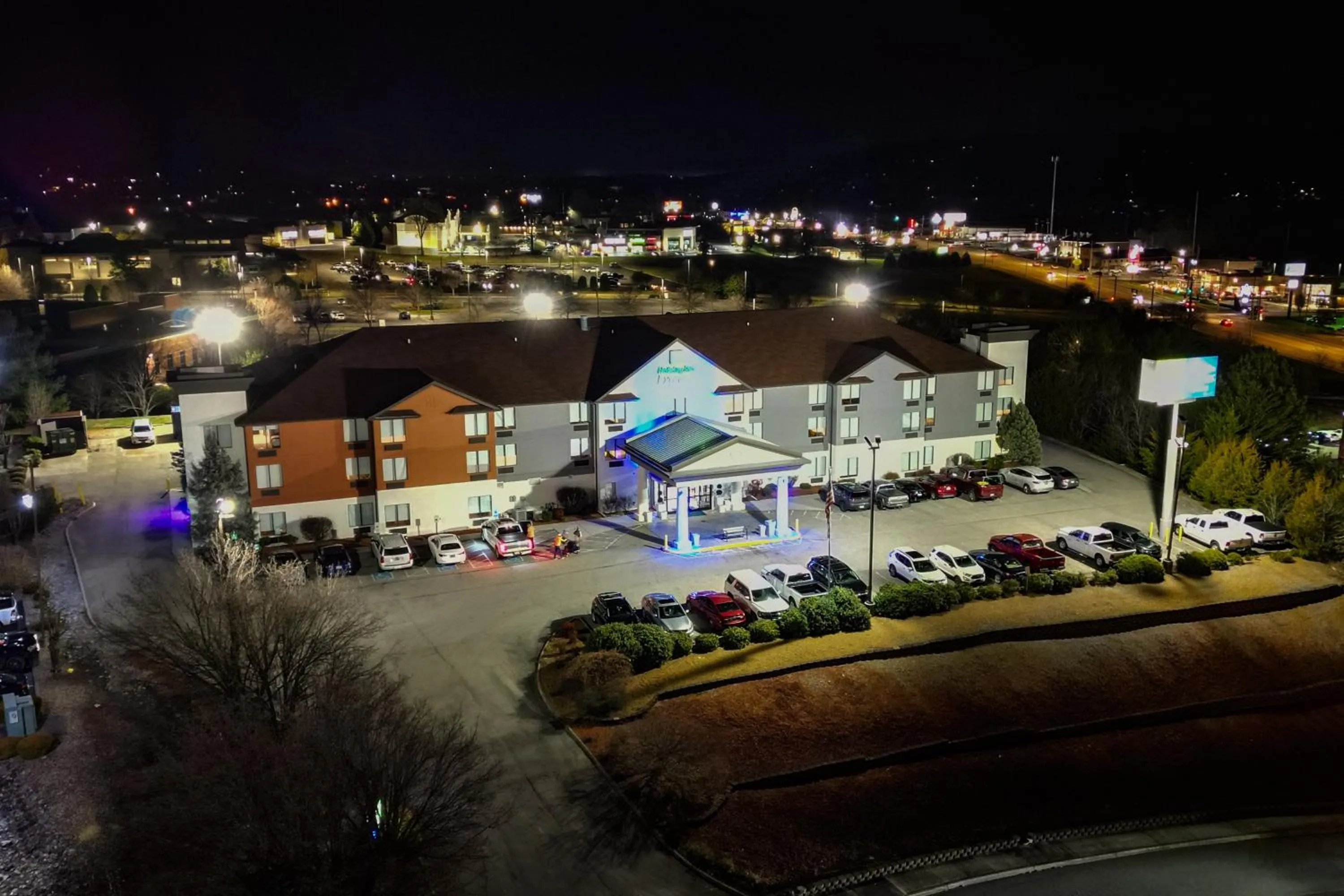 Property building in Holiday Inn Express Hotel & Suites Knoxville-North-I-75 Exit 112 by IHG