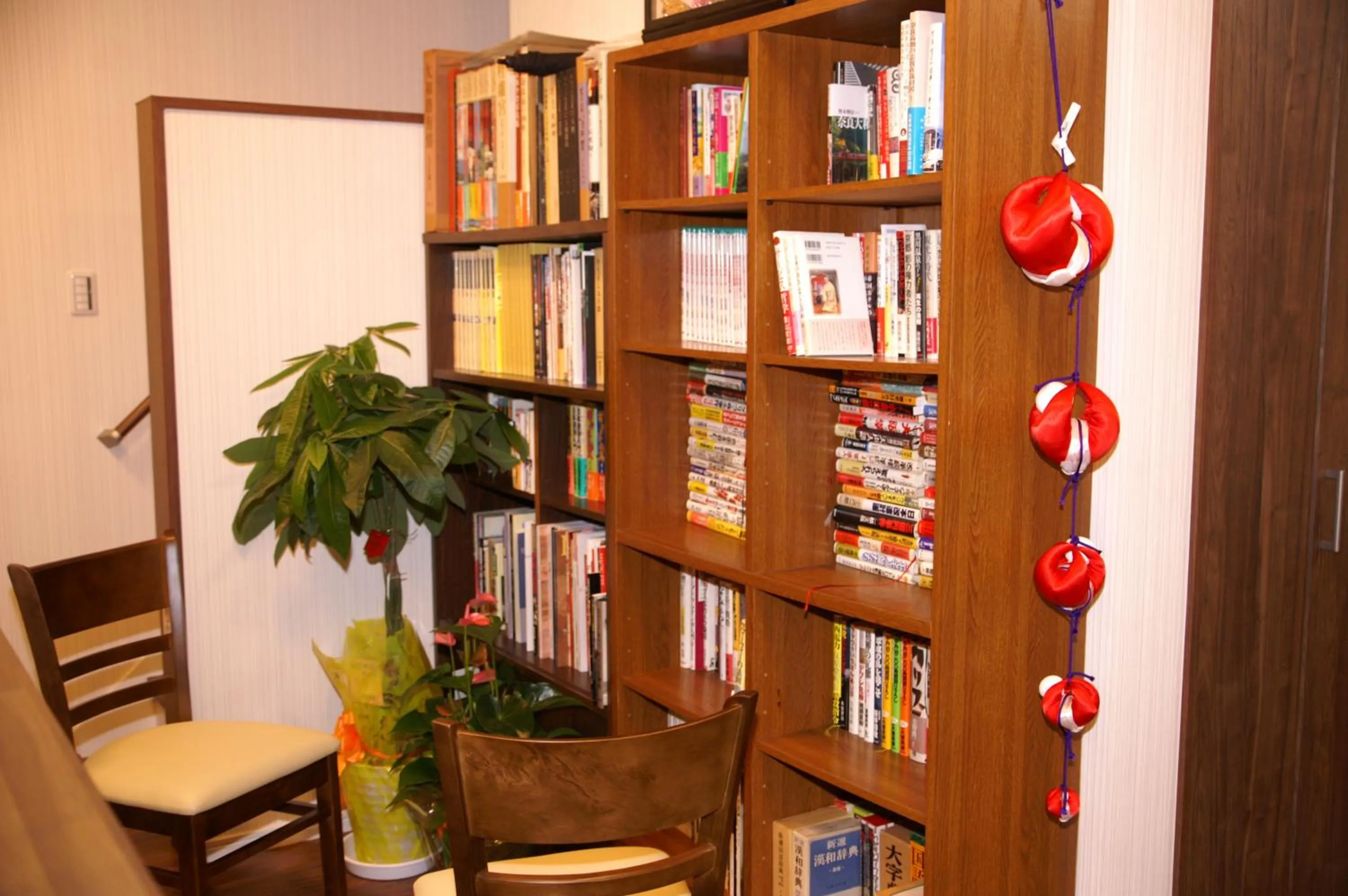 Library in Guesthouse Haru Kitamachi