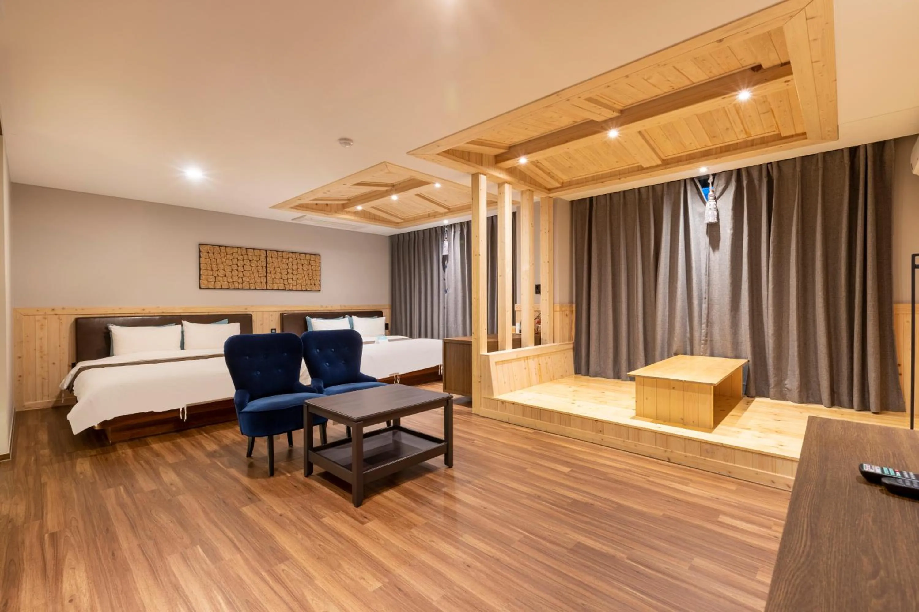 Living room, Bed in Sorgente Business Hotel