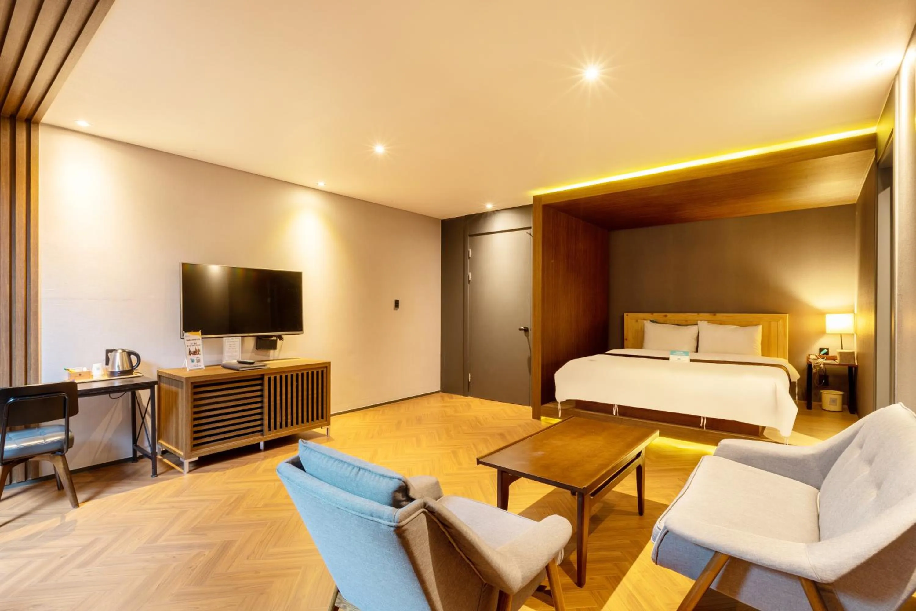 Living room, Bed in Sorgente Business Hotel