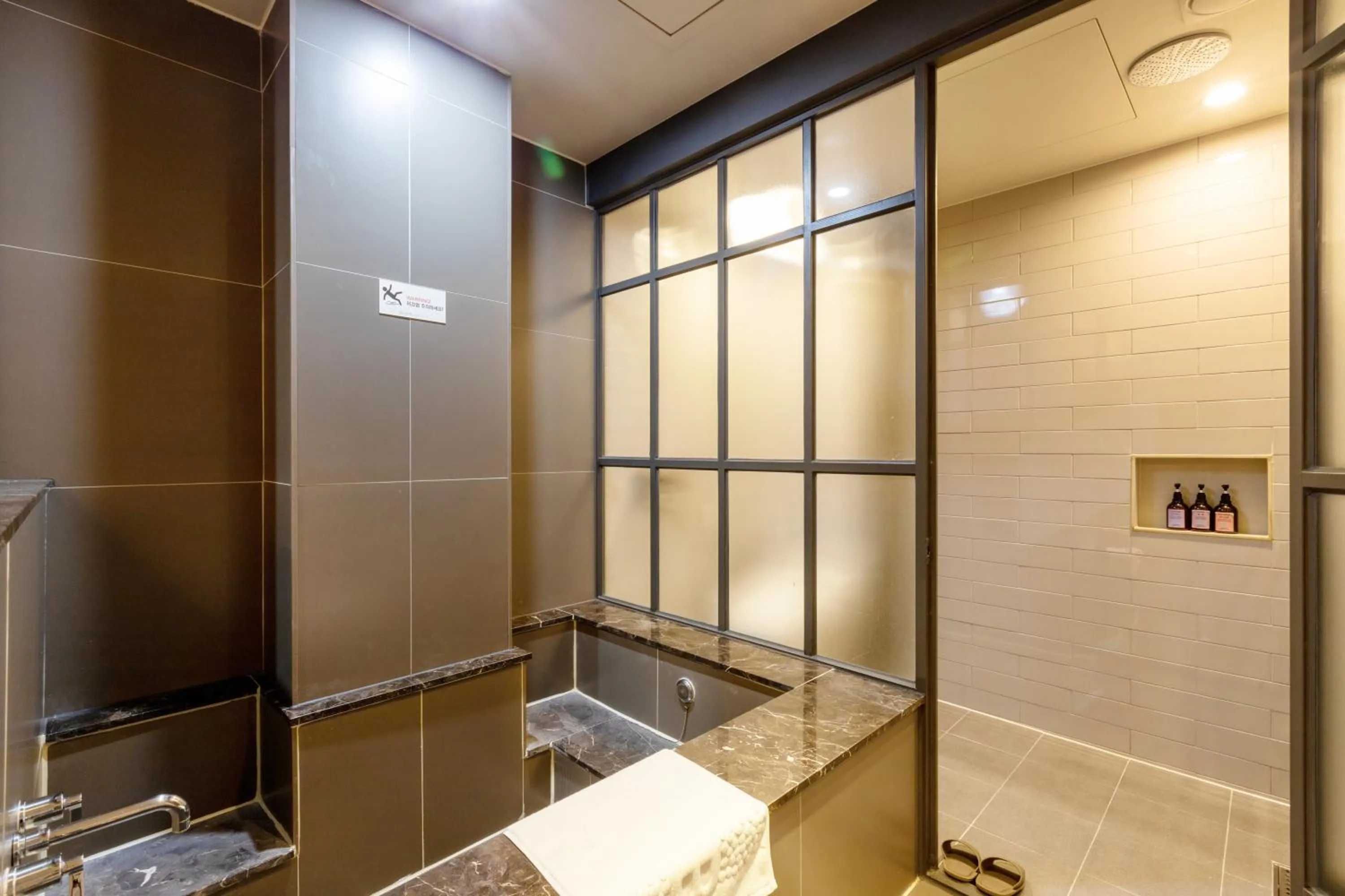 Bathroom in Sorgente Business Hotel