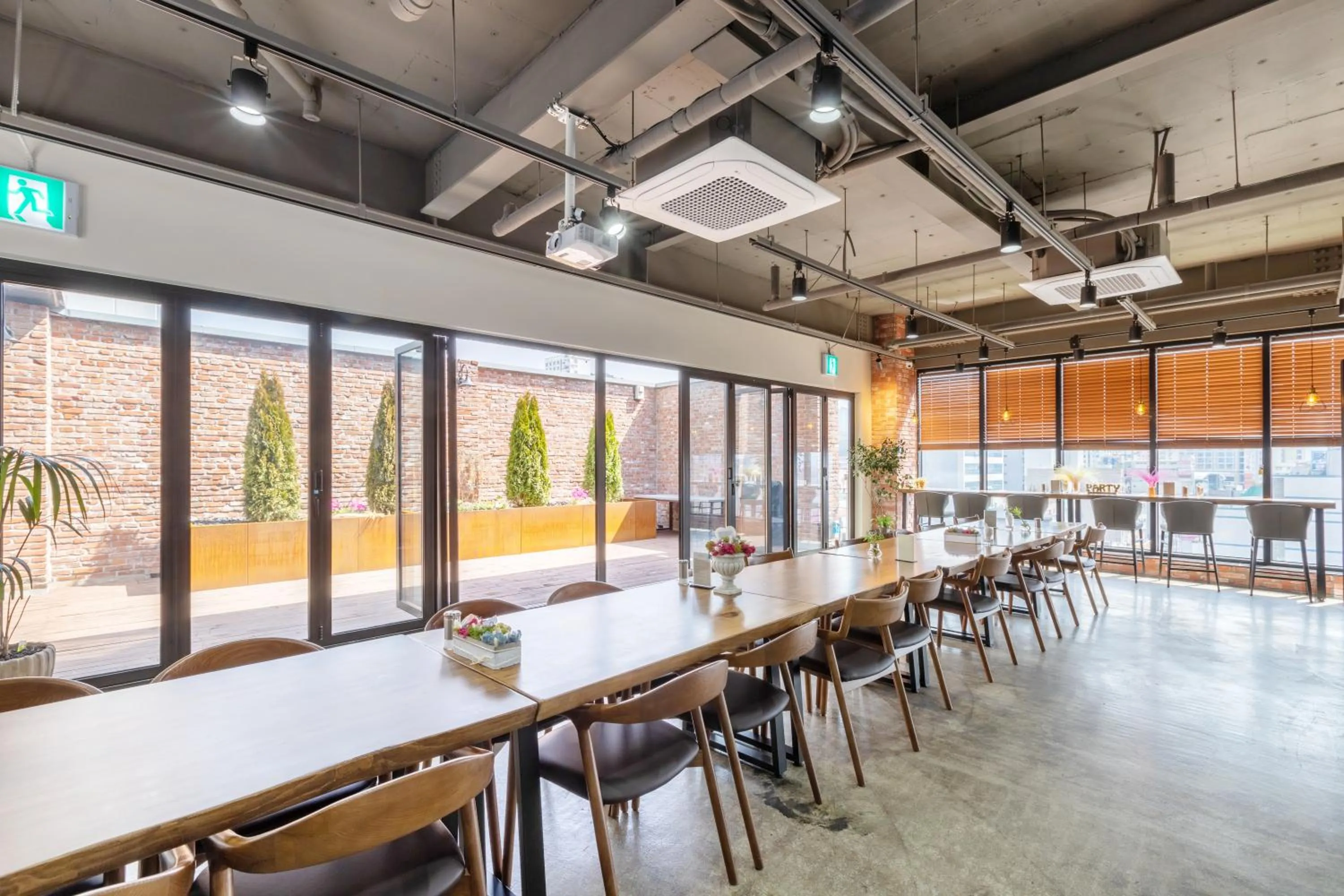 Restaurant/places to eat in Sorgente Business Hotel