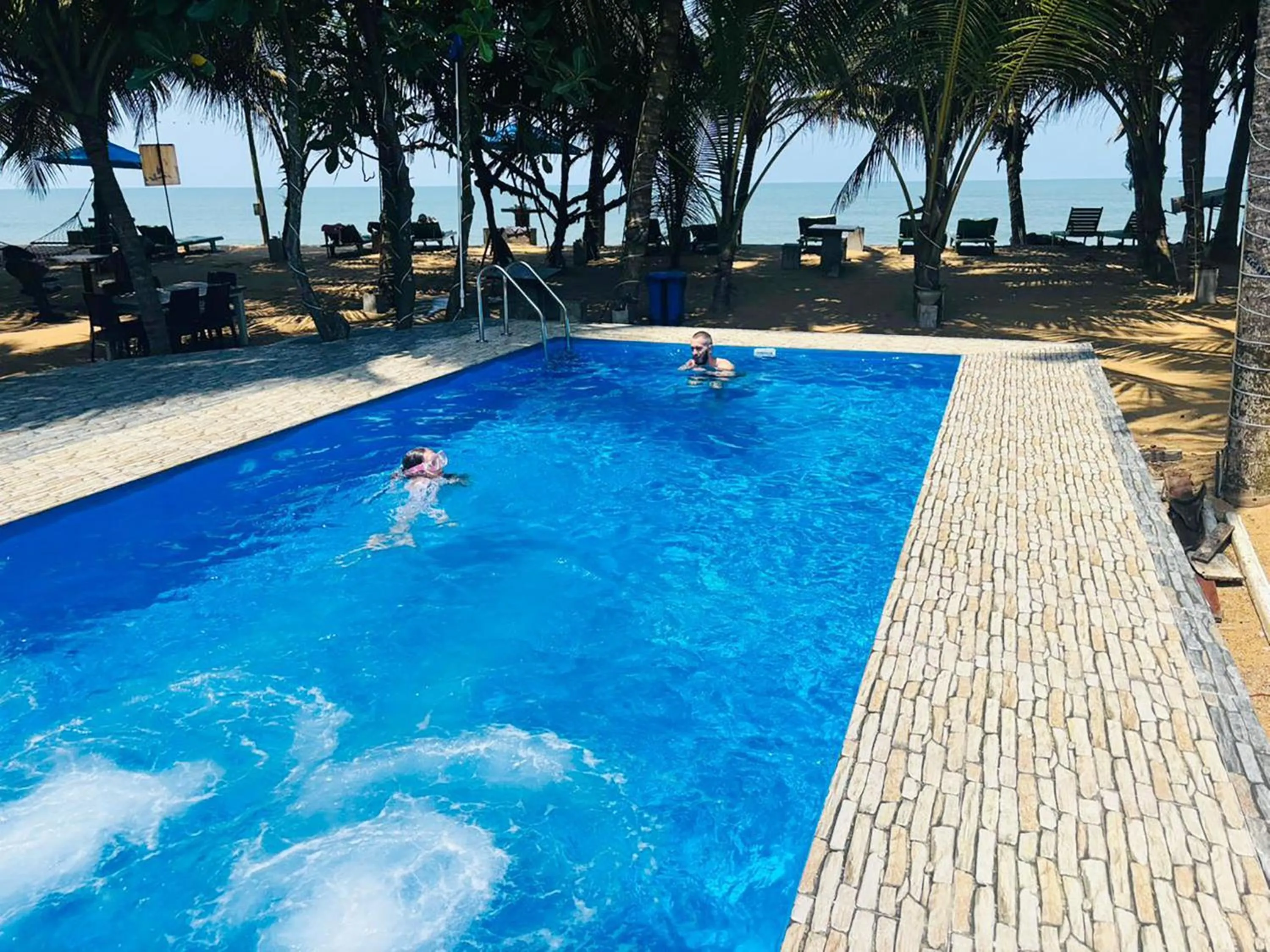Swimming pool in Hotel Coconut Bay