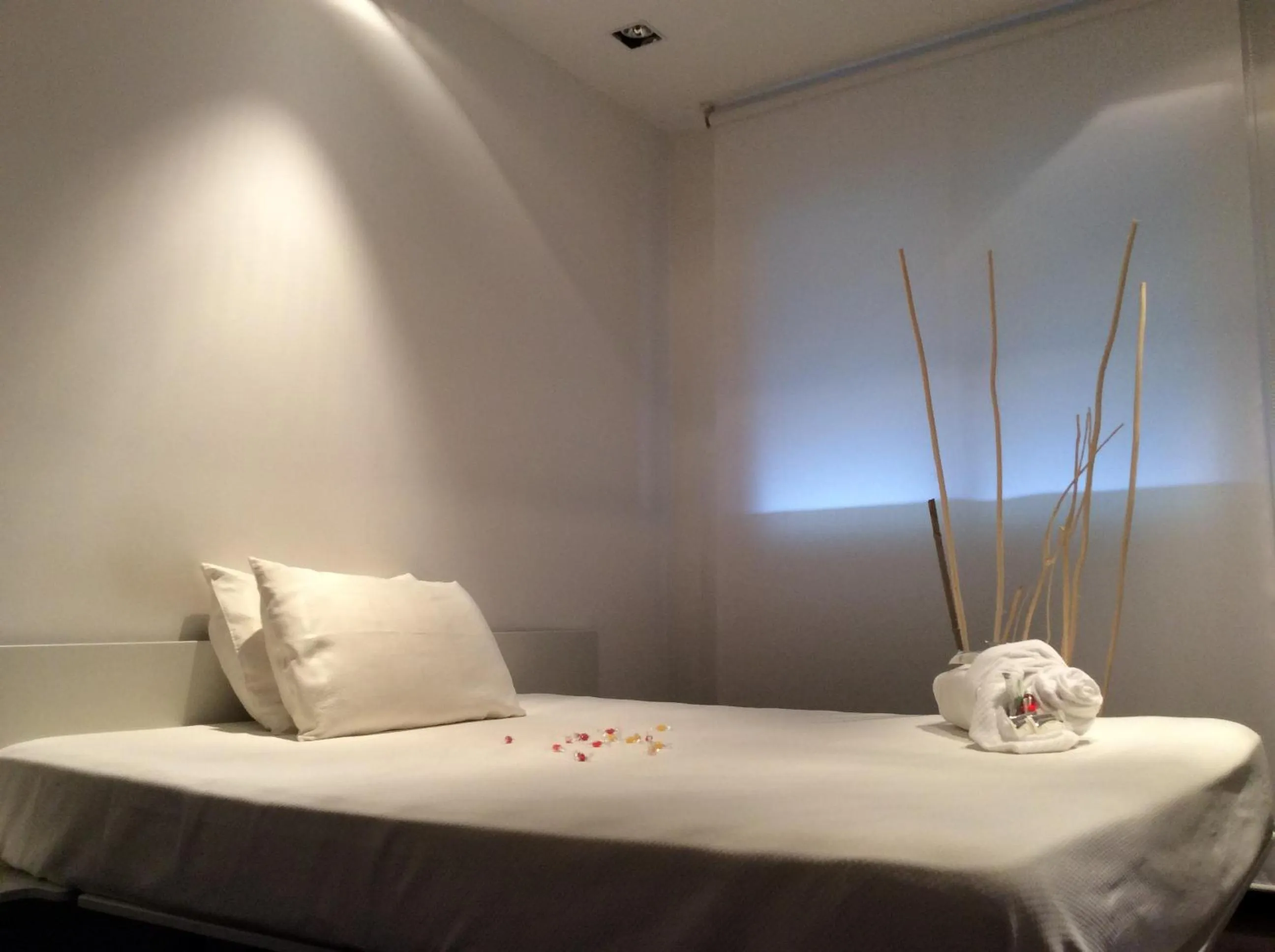 Photo of the whole room in 15.92 Hotel