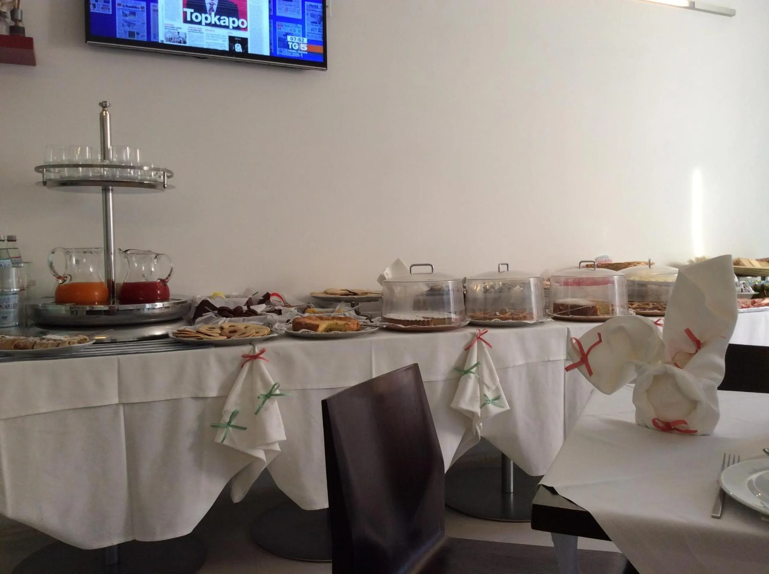 Restaurant/places to eat in 15.92 Hotel