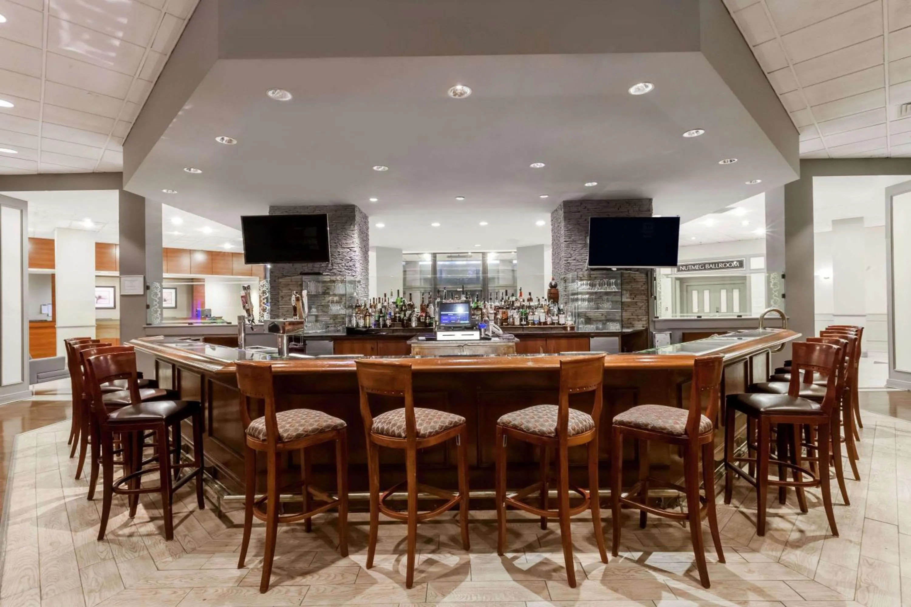Lounge or bar in Wyndham Southbury