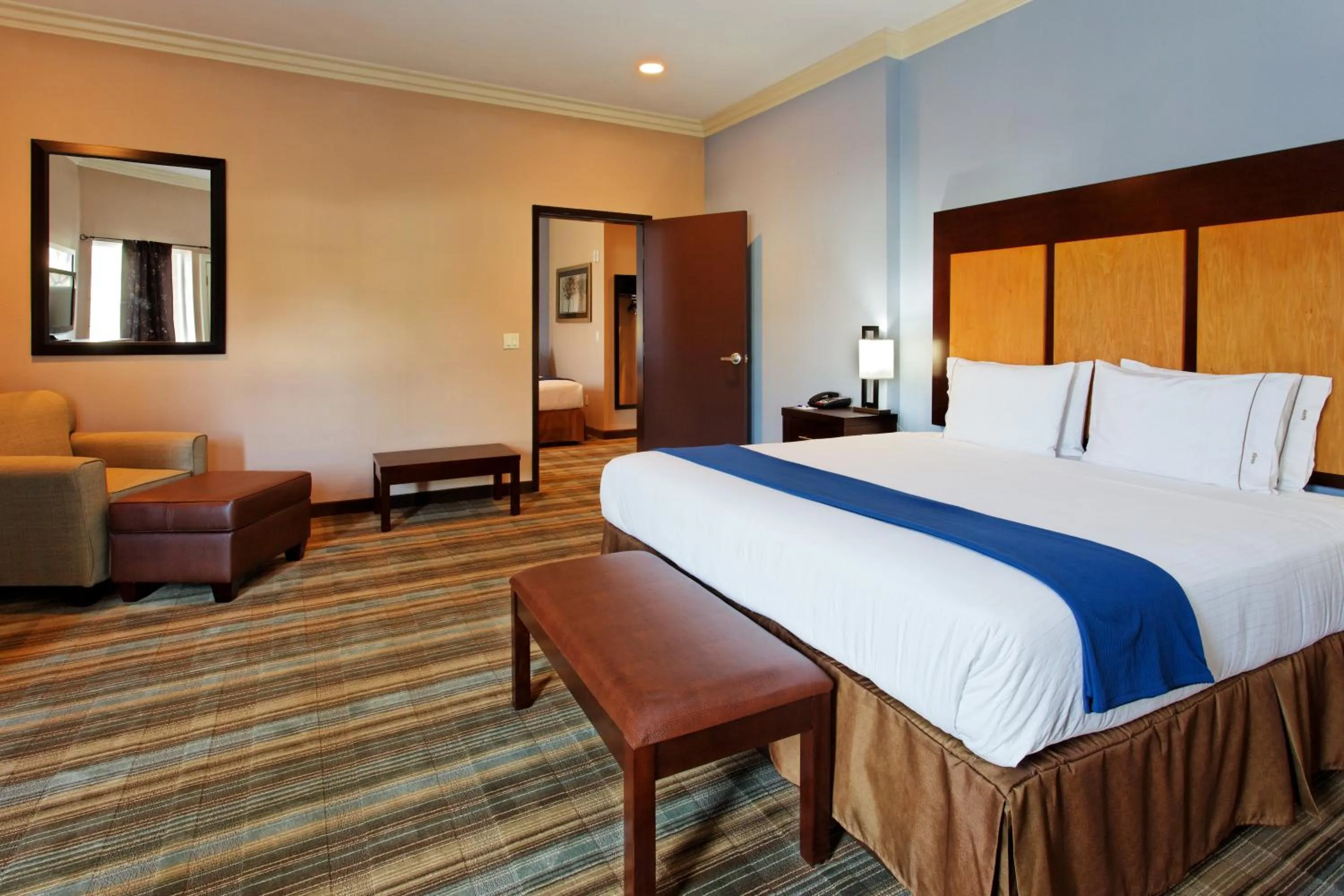 Photo of the whole room, Bed in Holiday Inn Express Benicia by IHG