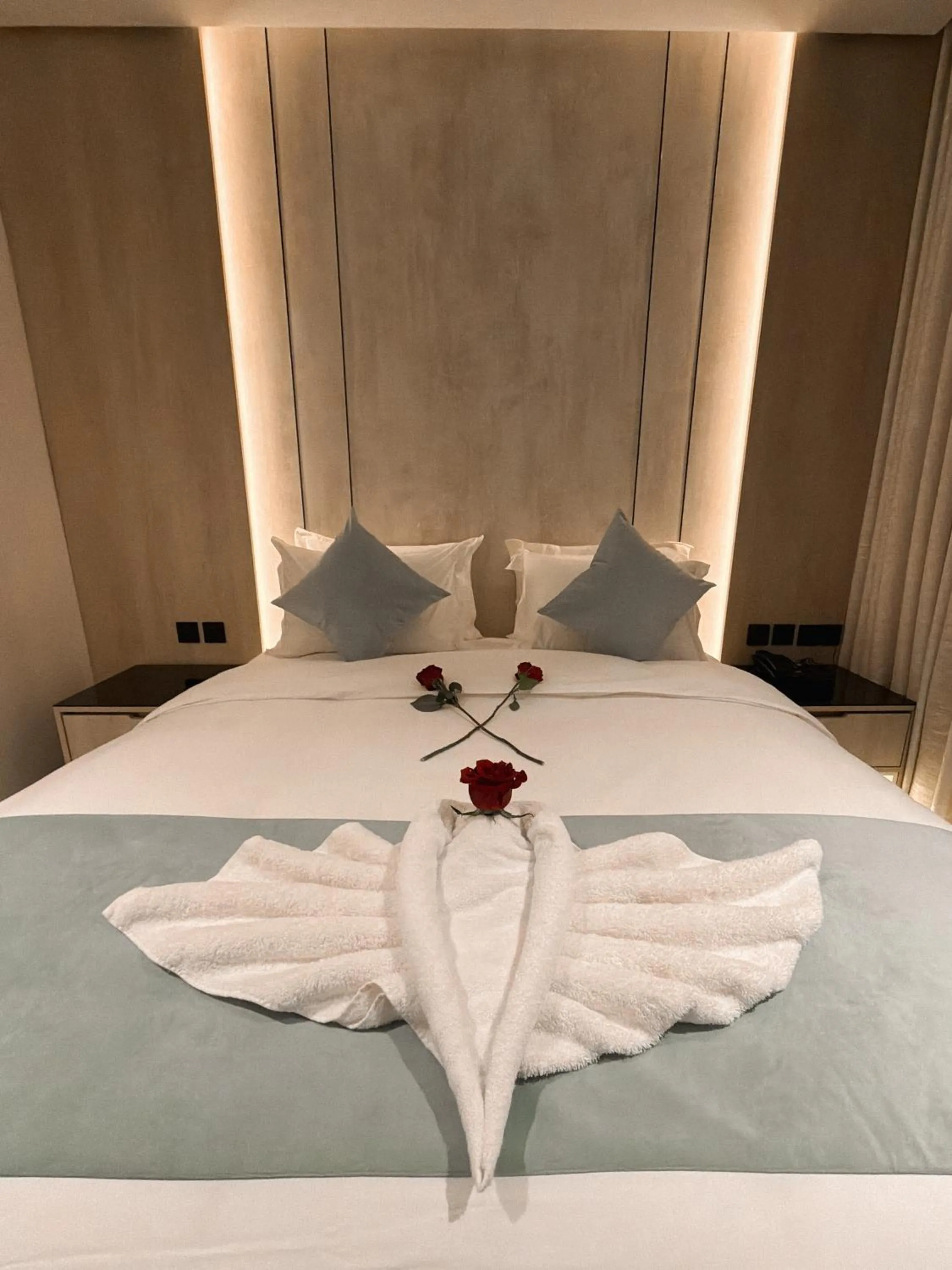 Bed in Rose Garden Hotel فندق روز جاردن