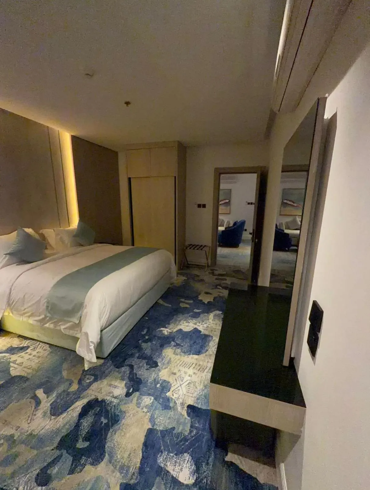 Bed in Rose Garden Hotel فندق روز جاردن