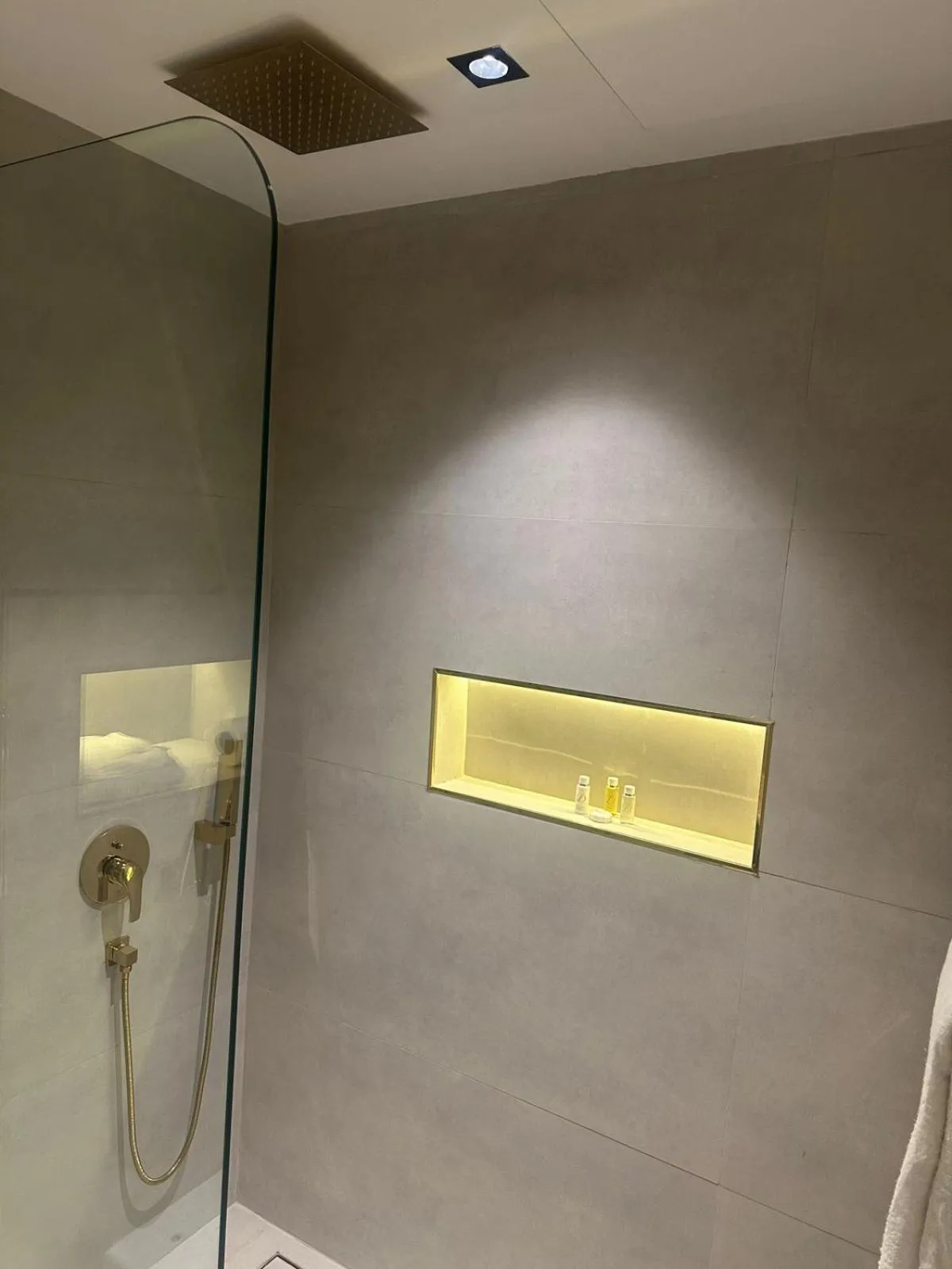 Rose Garden Hotel فندق روز جاردن