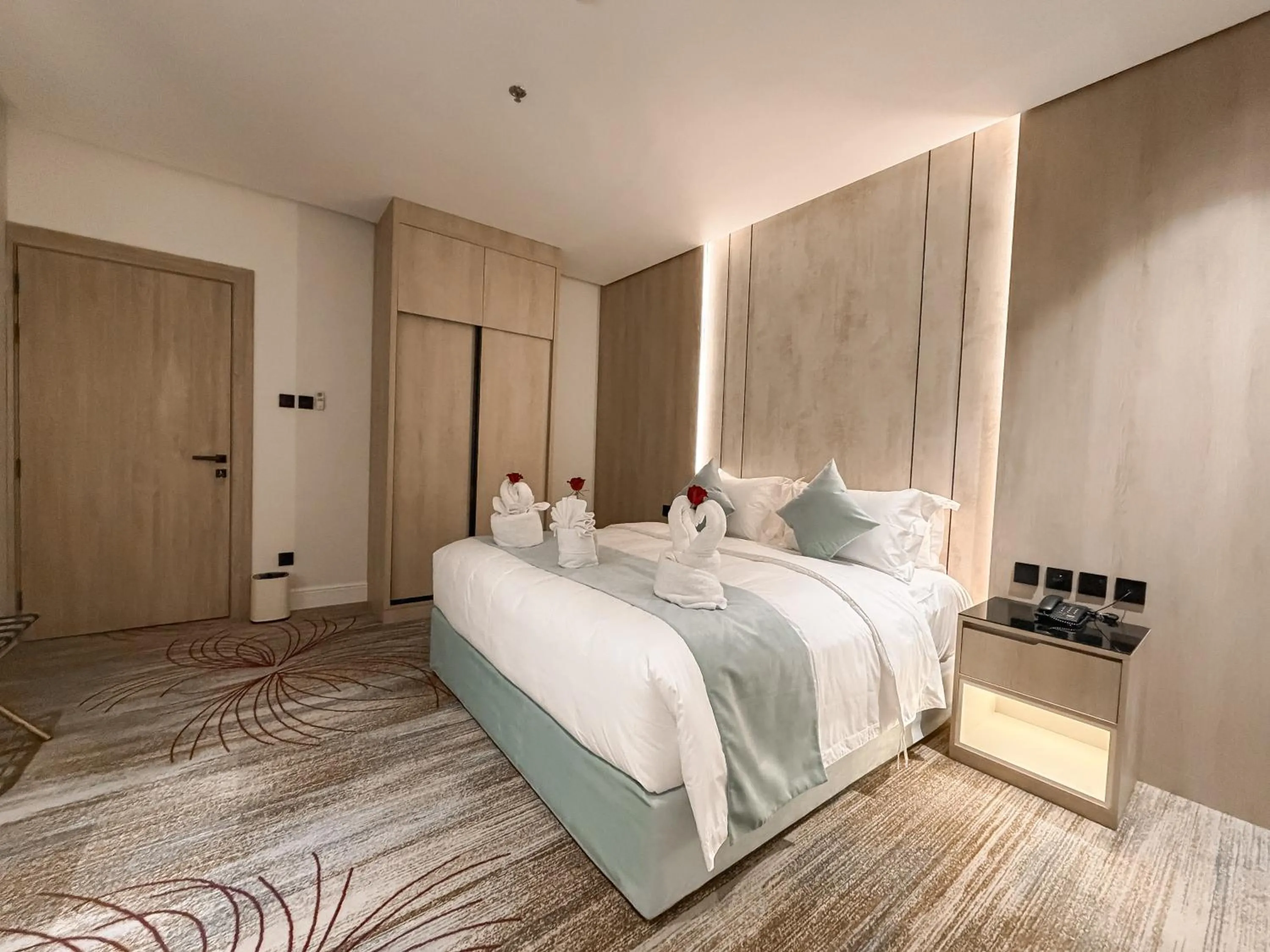 Bed in Rose Garden Hotel فندق روز جاردن