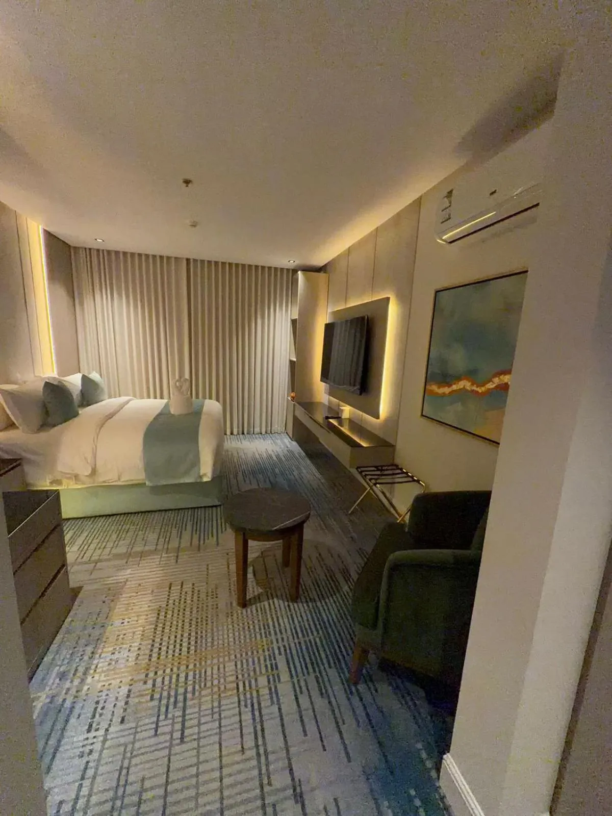 Bed in Rose Garden Hotel فندق روز جاردن