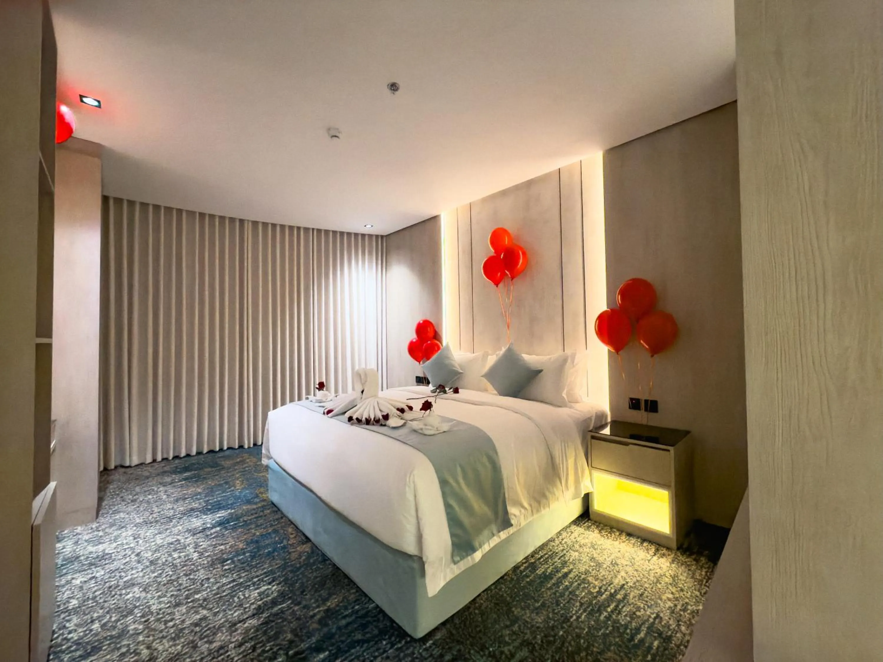 Bed in Rose Garden Hotel فندق روز جاردن