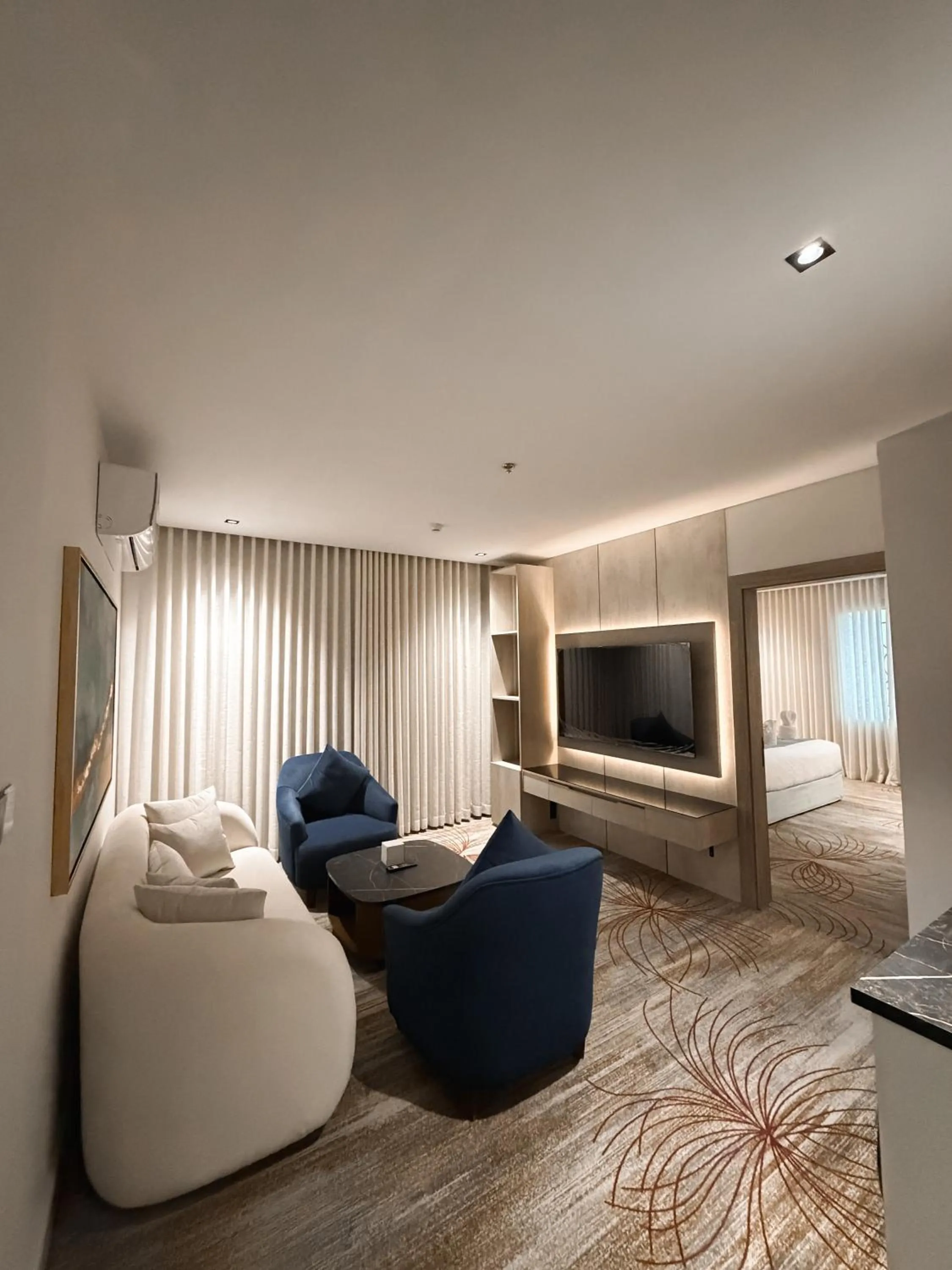 Bed in Rose Garden Hotel فندق روز جاردن