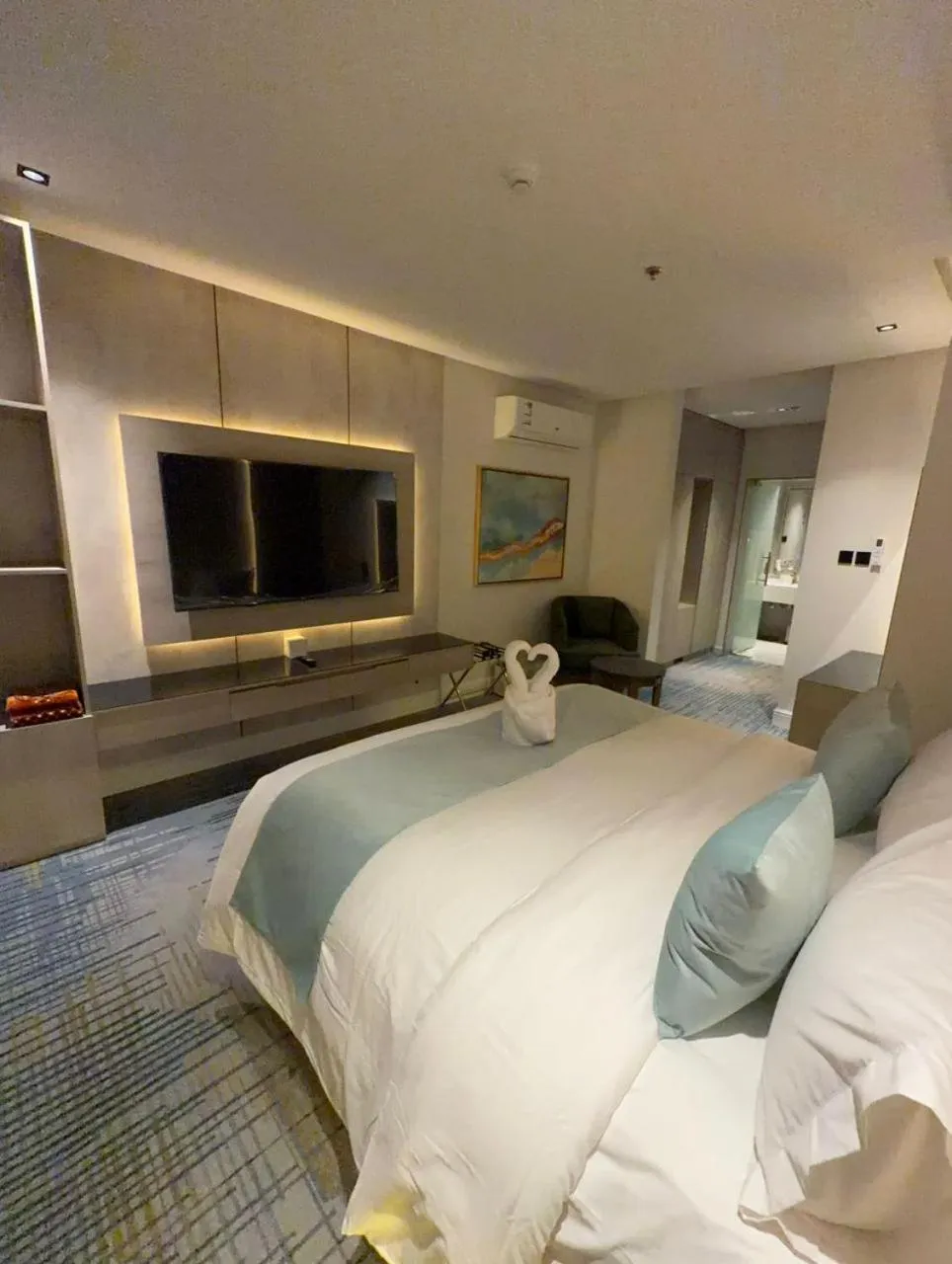 Bed in Rose Garden Hotel فندق روز جاردن