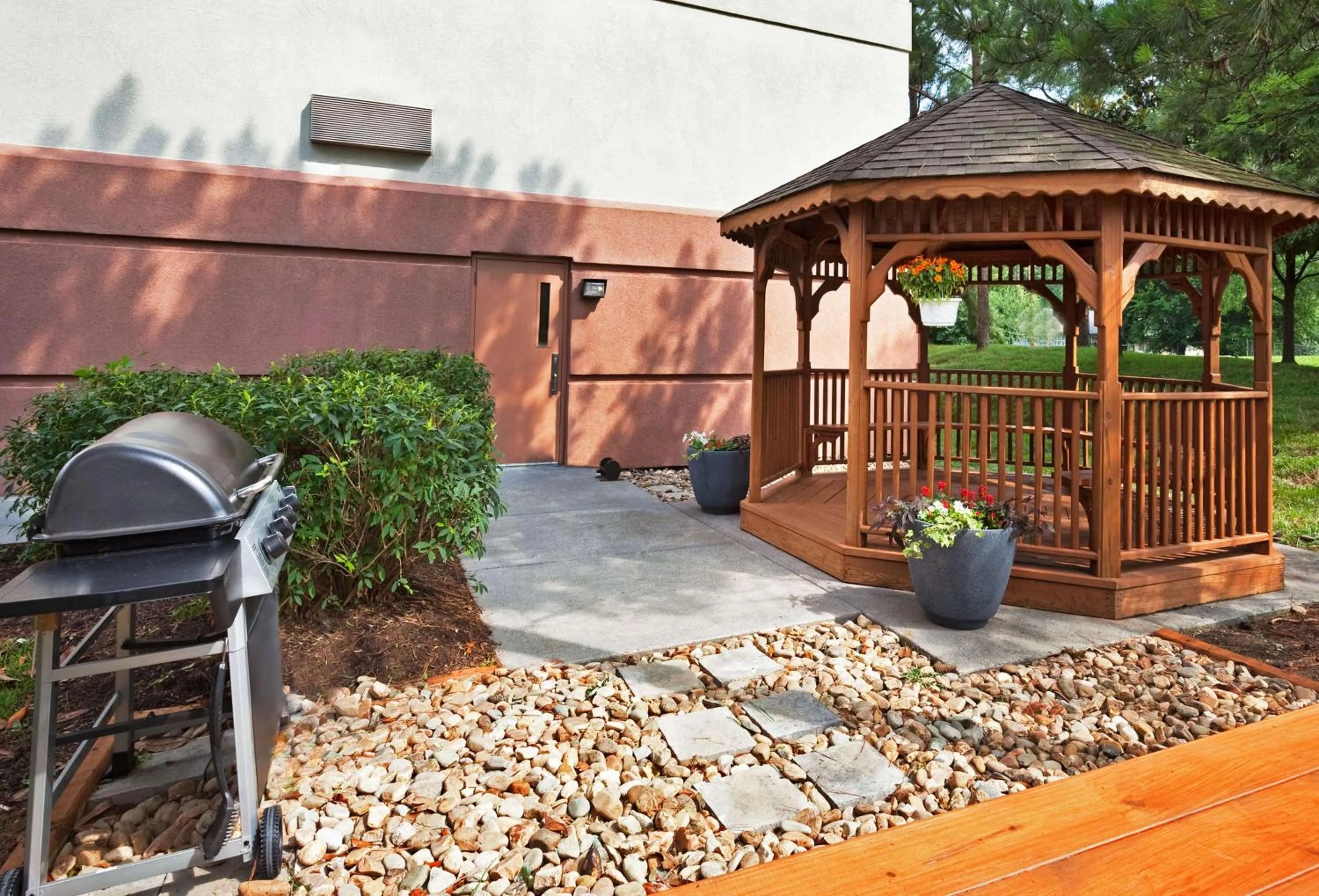 Patio in Sonesta Simply Suites Knoxville