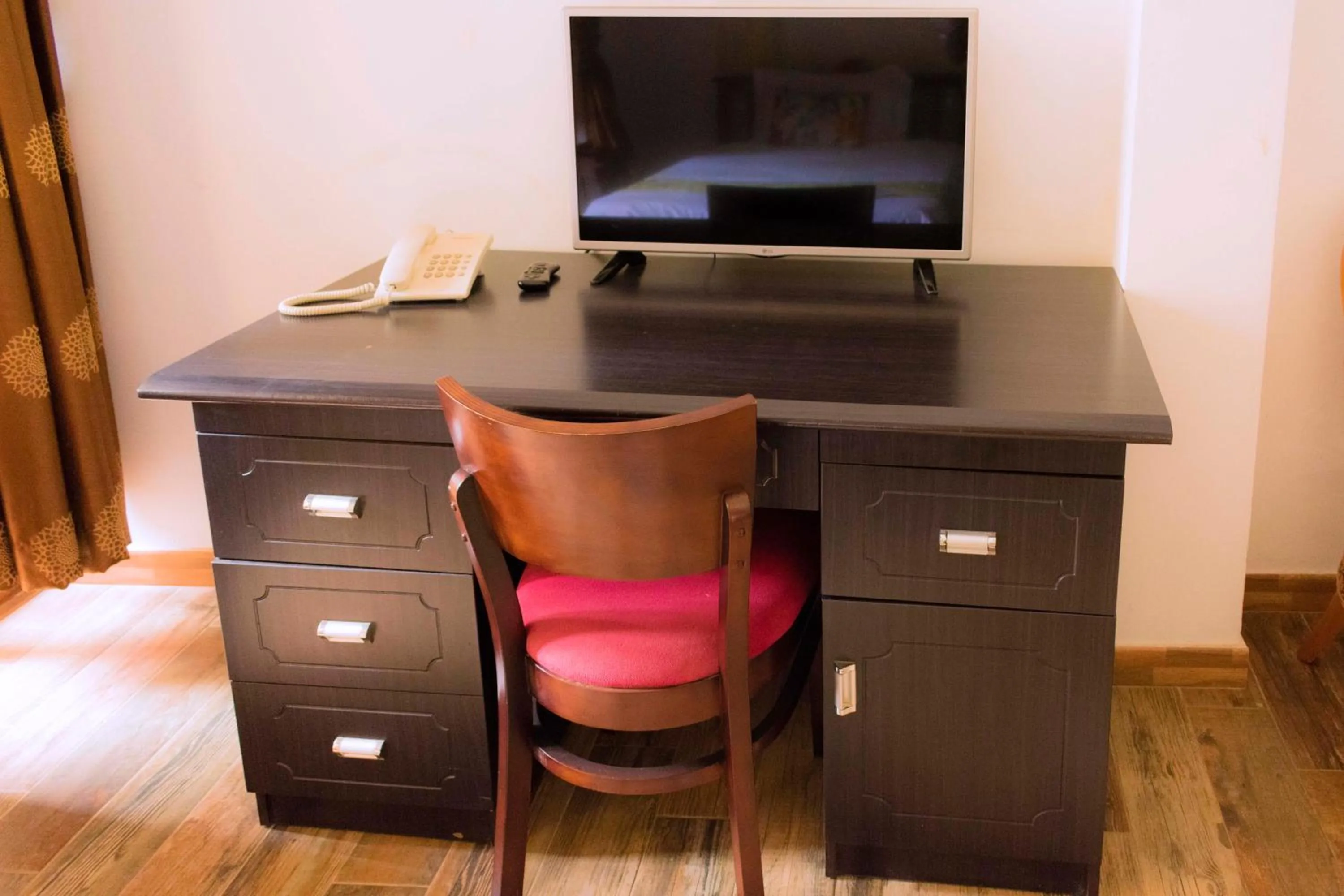 TV and multimedia in Fort Fun City Hotel Fort Portal