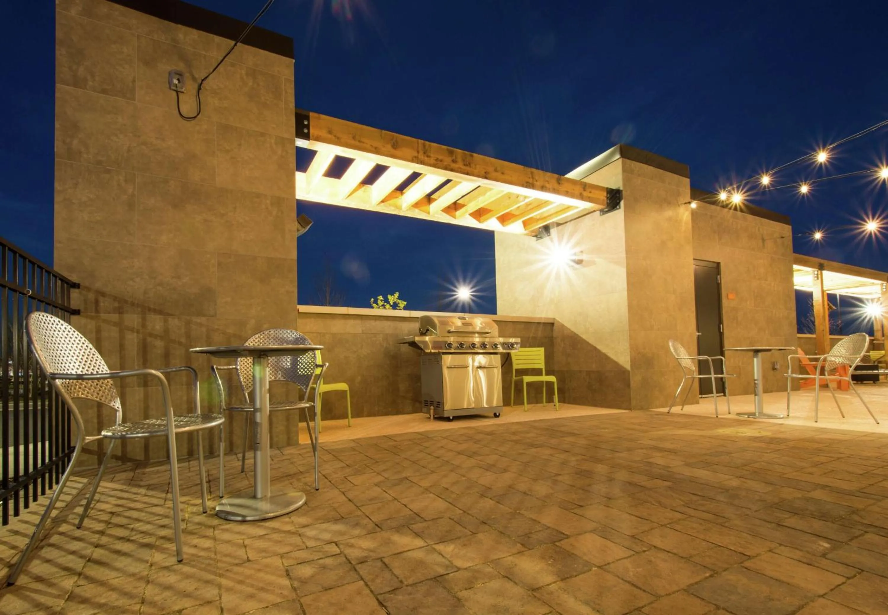 Dining area in Home2 Suites by Hilton Atlanta Newnan