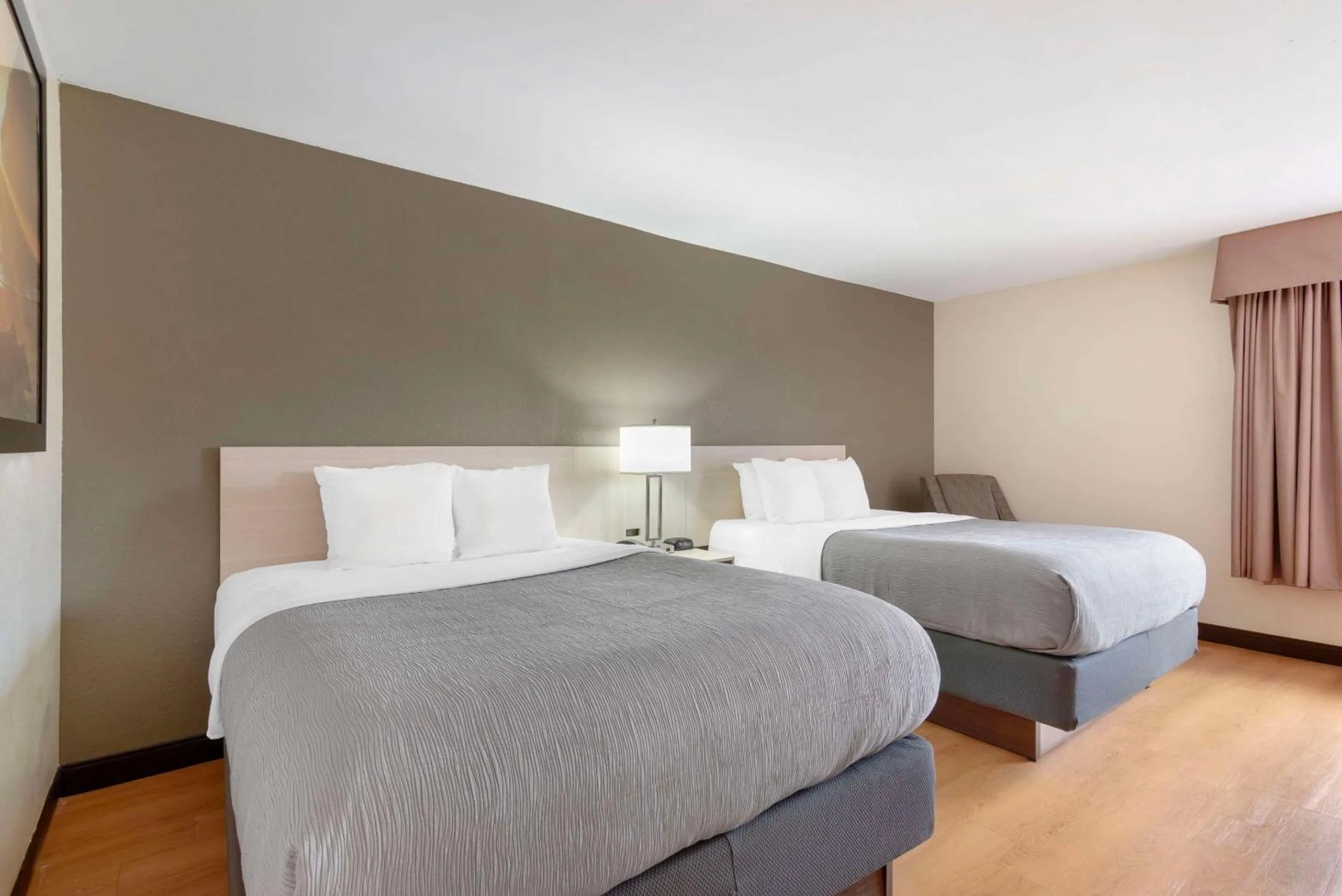 Bedroom, Bed in Quality Inn Valley - West Point