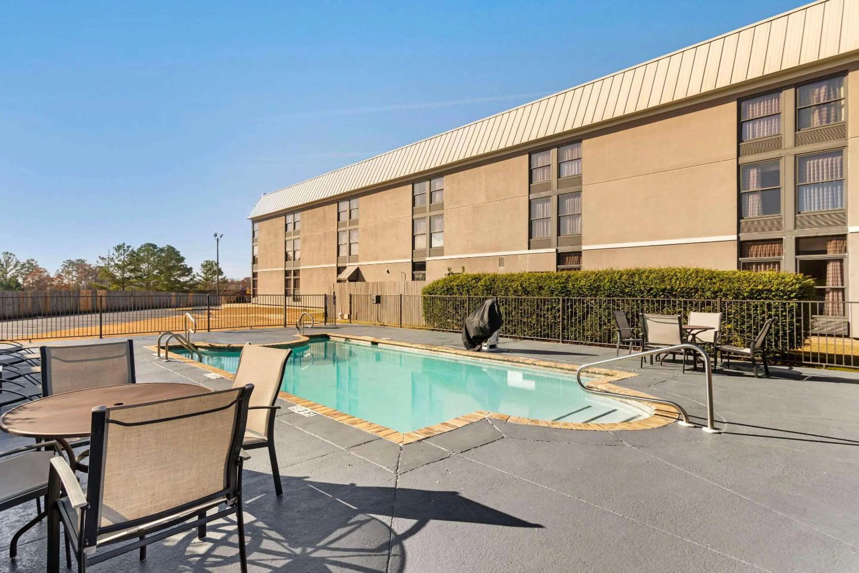 Swimming pool in Quality Inn Valley - West Point