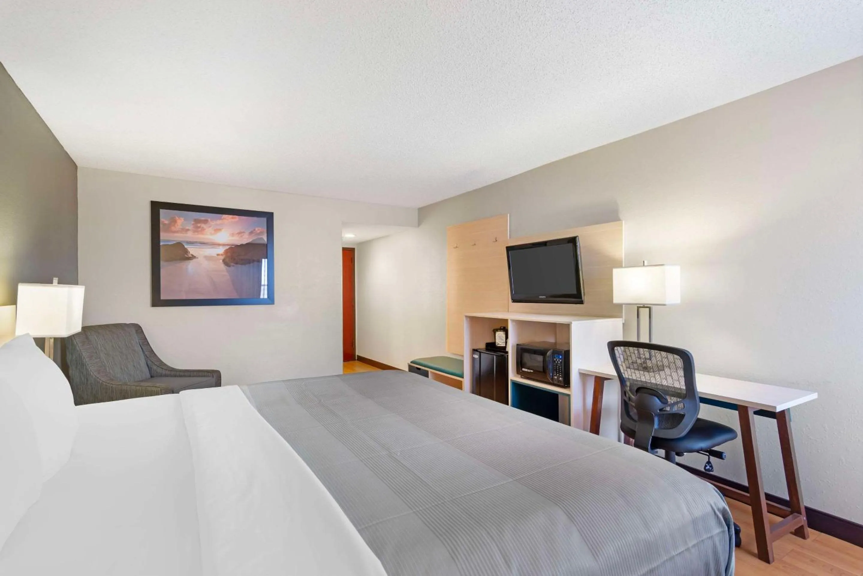 Bedroom, Bed in Quality Inn Valley - West Point