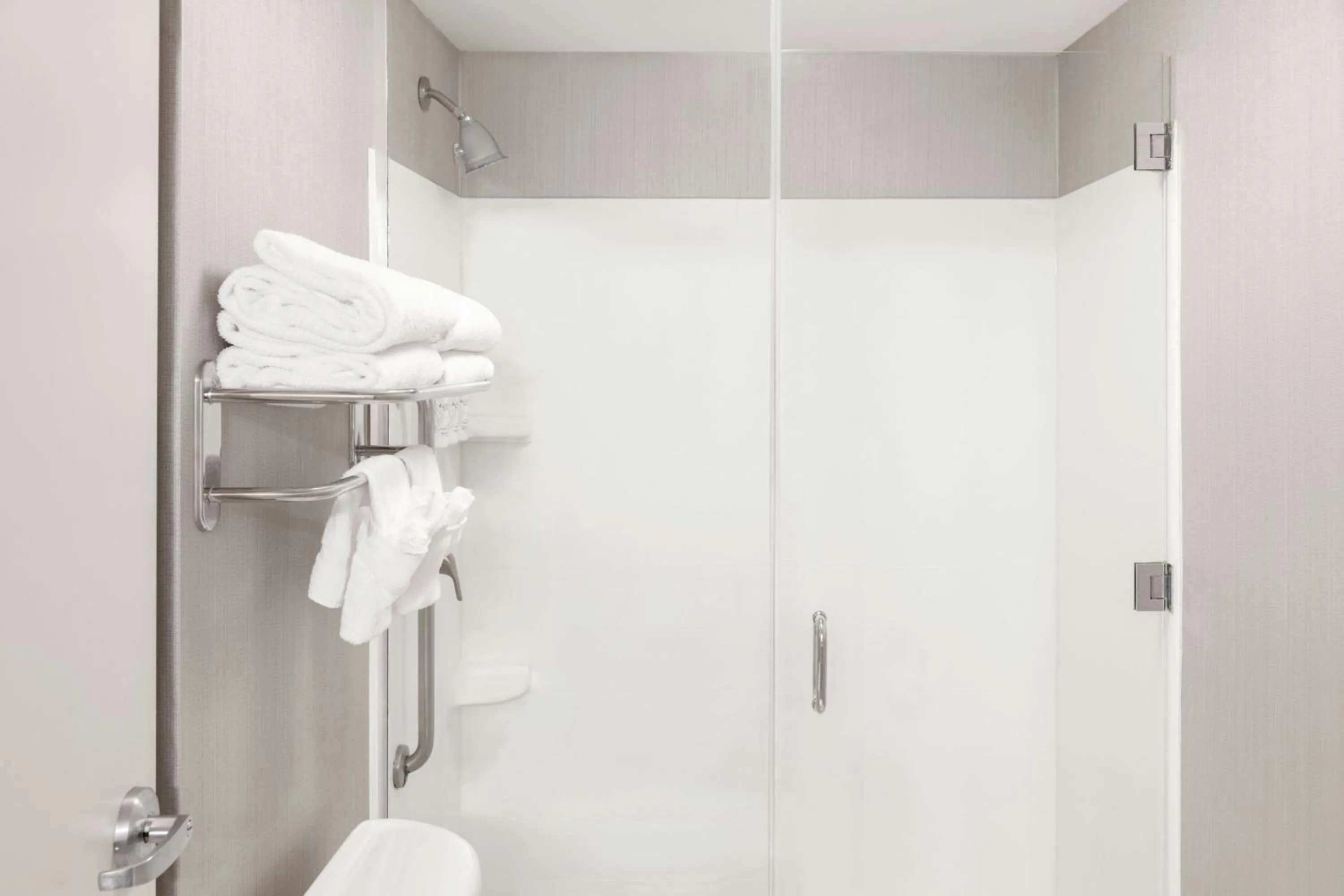 Bathroom in SpringHill Suites Detroit Auburn Hills