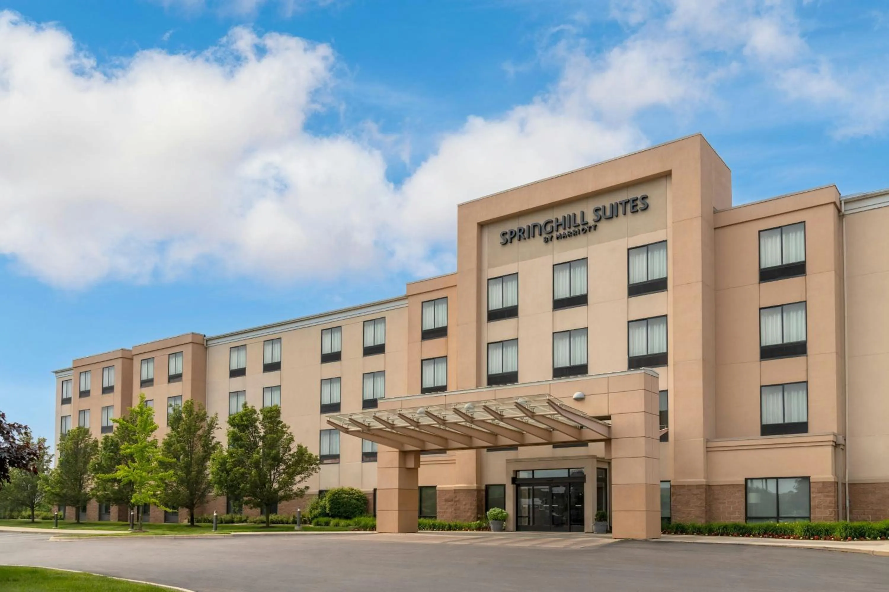 Property building in SpringHill Suites Detroit Auburn Hills