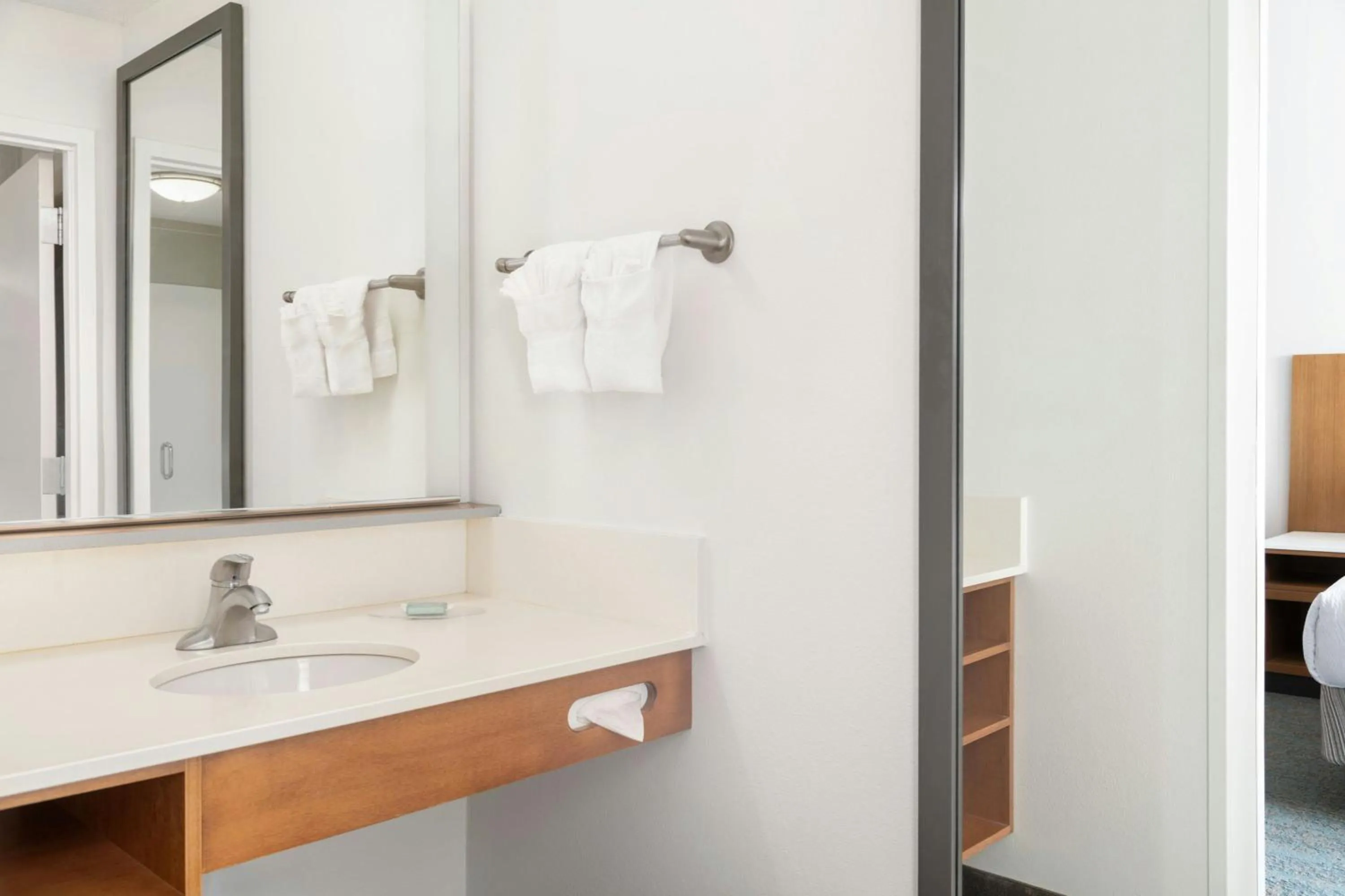 Photo of the whole room in SpringHill Suites Detroit Auburn Hills