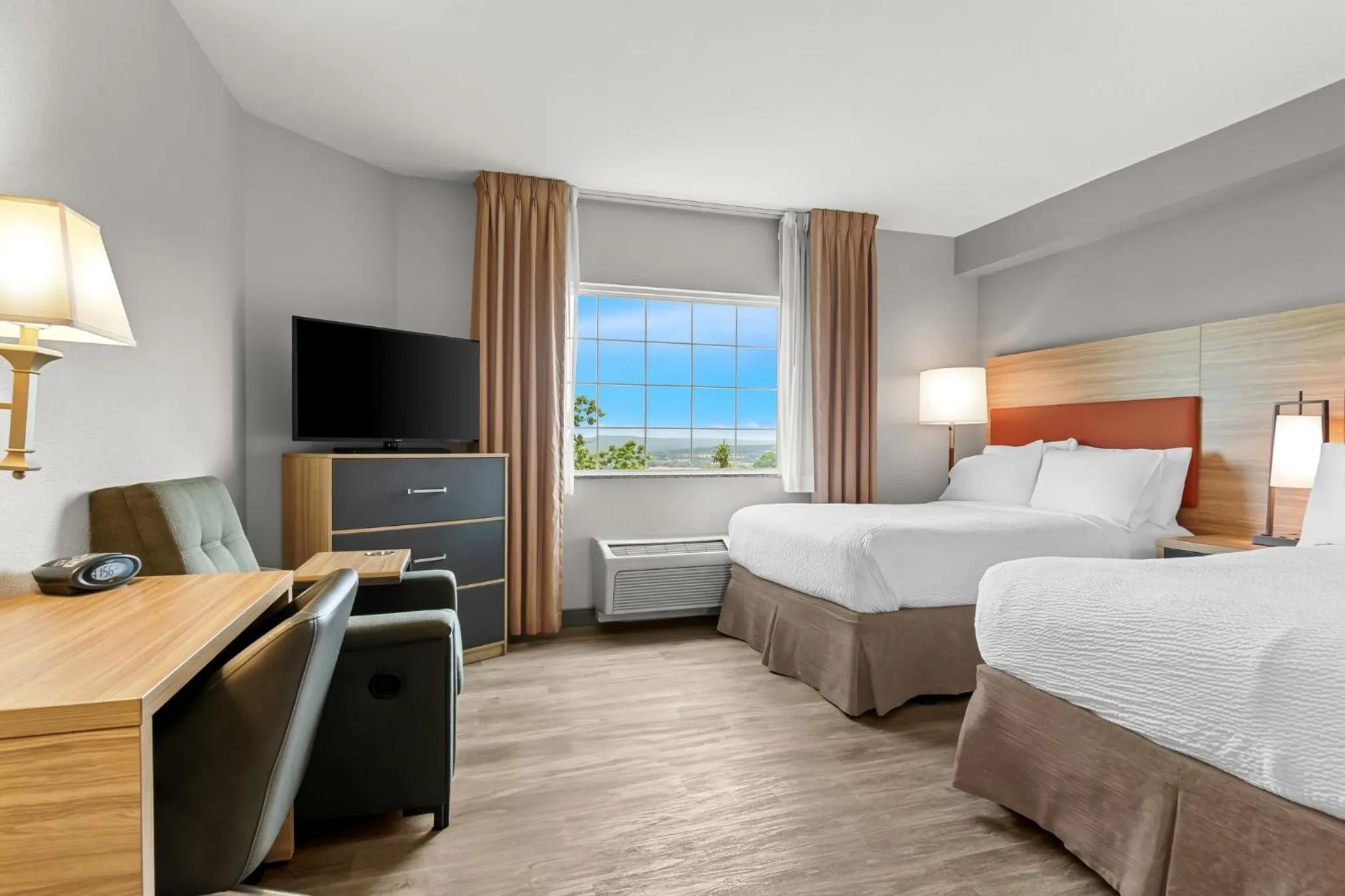 Photo of the whole room, Bed in Candlewood Suites Hazleton by IHG