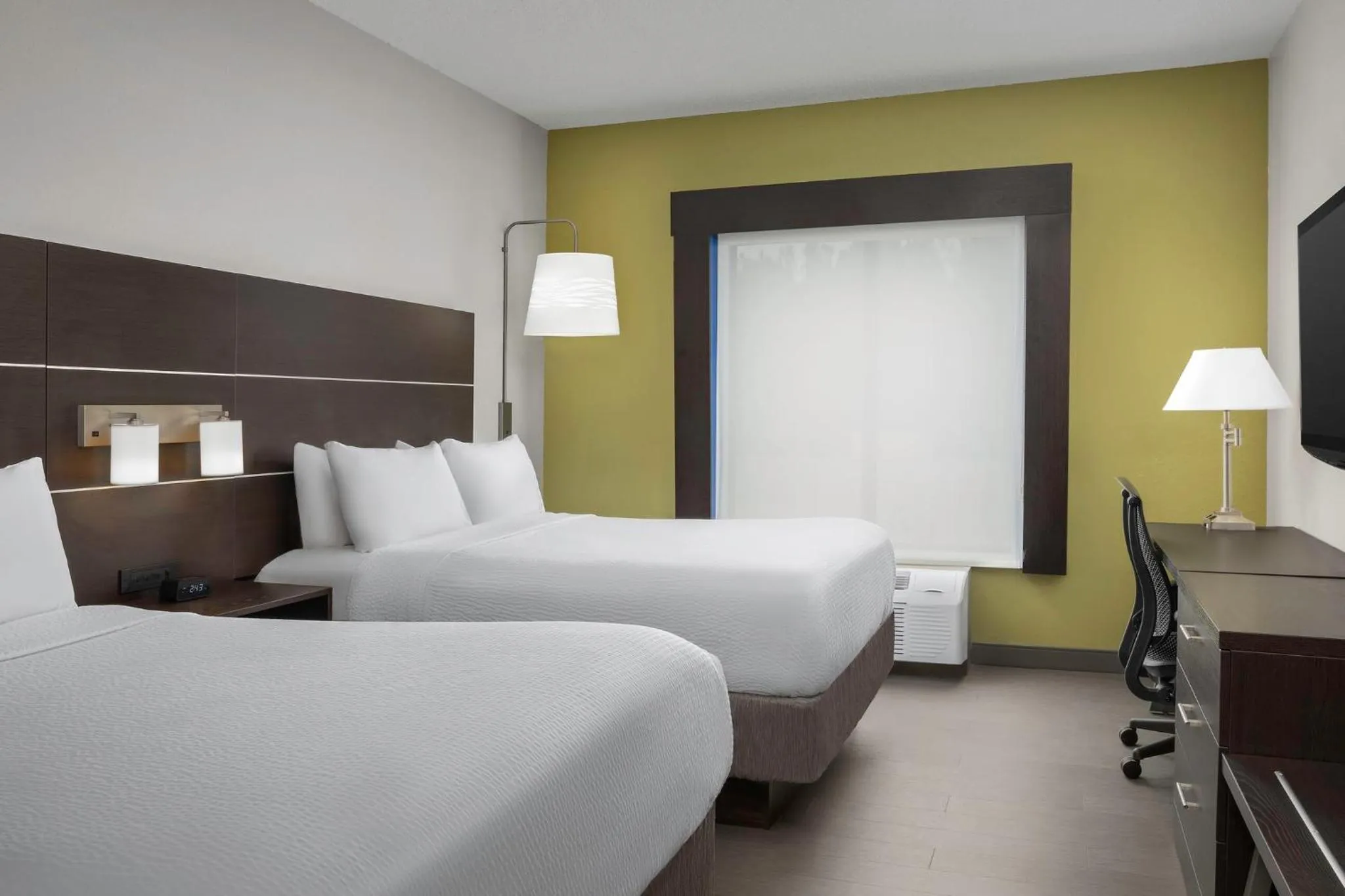 Photo of the whole room, Bed in Holiday Inn Express Knoxville-Strawberry Plains by IHG