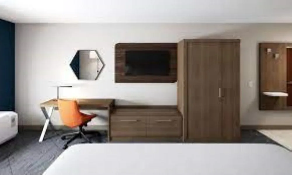 Bed in Holiday Inn Express Hotel & Suites Christiansburg by IHG