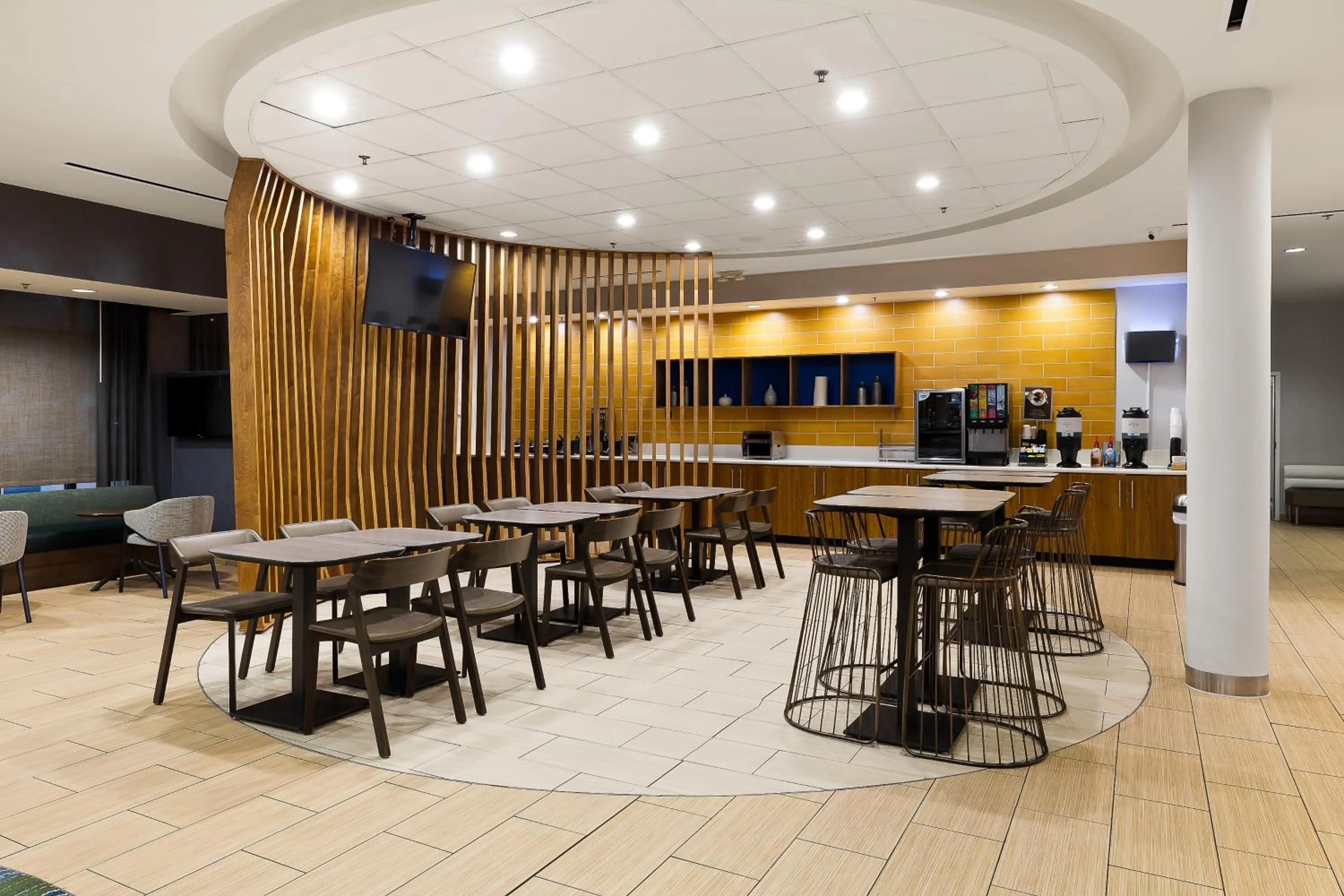 Restaurant/places to eat in SpringHill Suites by Marriott McAllen Convention Center