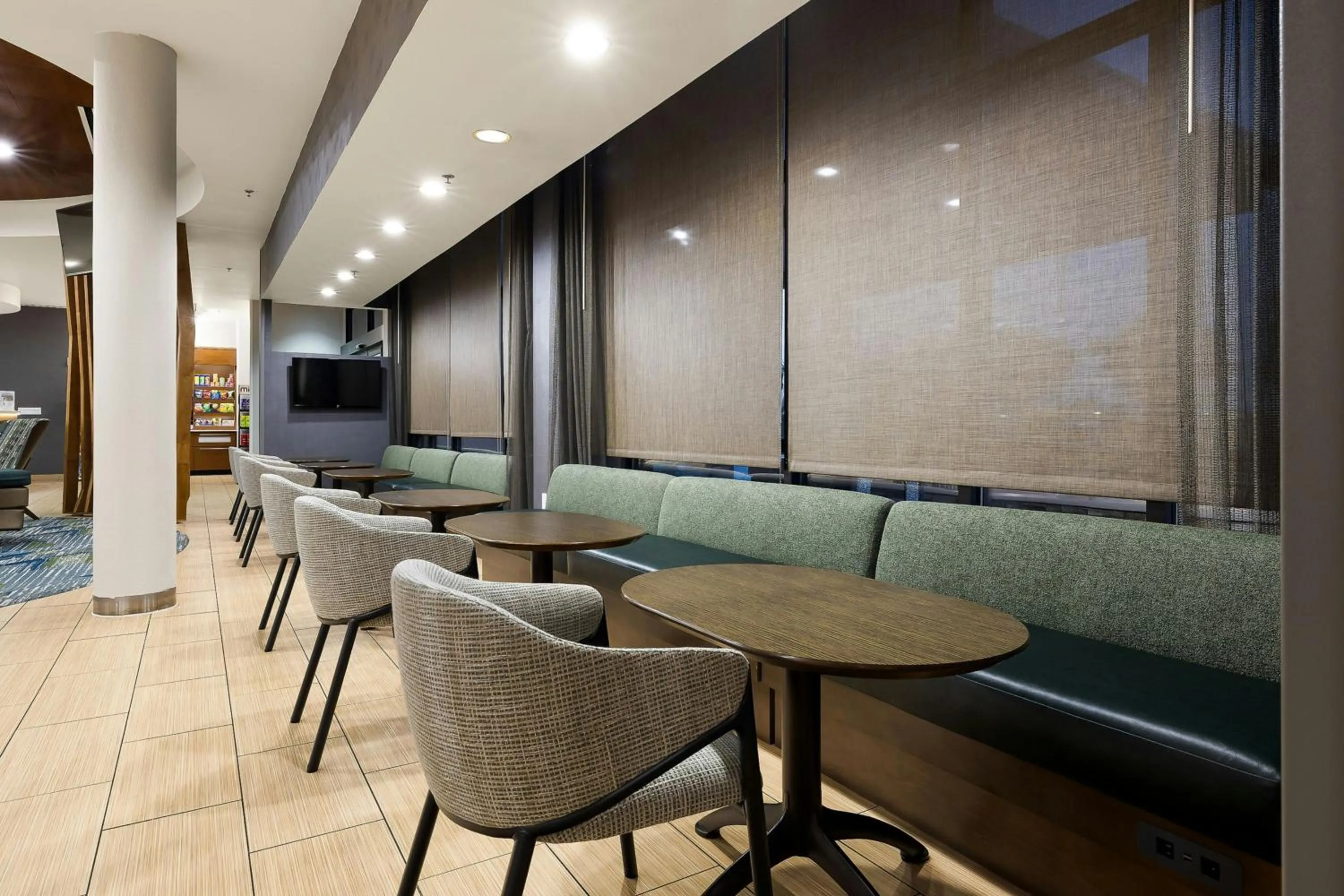 Restaurant/places to eat in SpringHill Suites by Marriott McAllen Convention Center