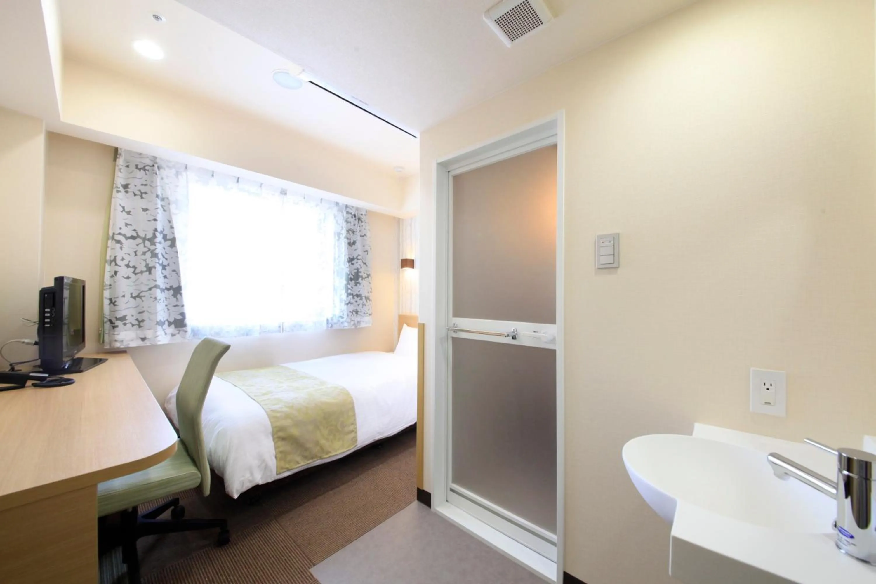 Photo of the whole room, Bed in Hotel Lifetree Hitachinoushiku