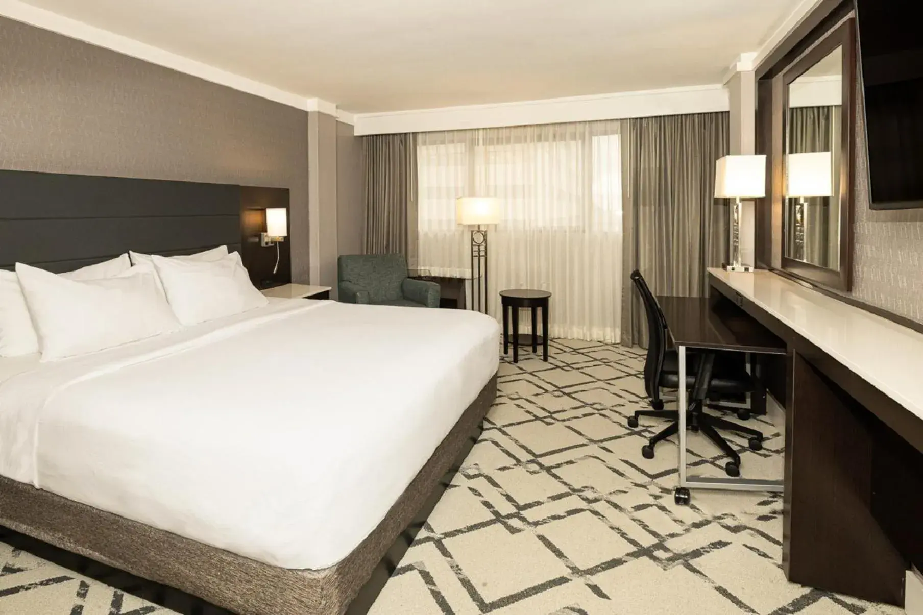 Standard King Room in Crowne Plaza Knoxville Downtown University by IHG Standard King Room in Crowne Plaza Knoxville Downtown University by IHG