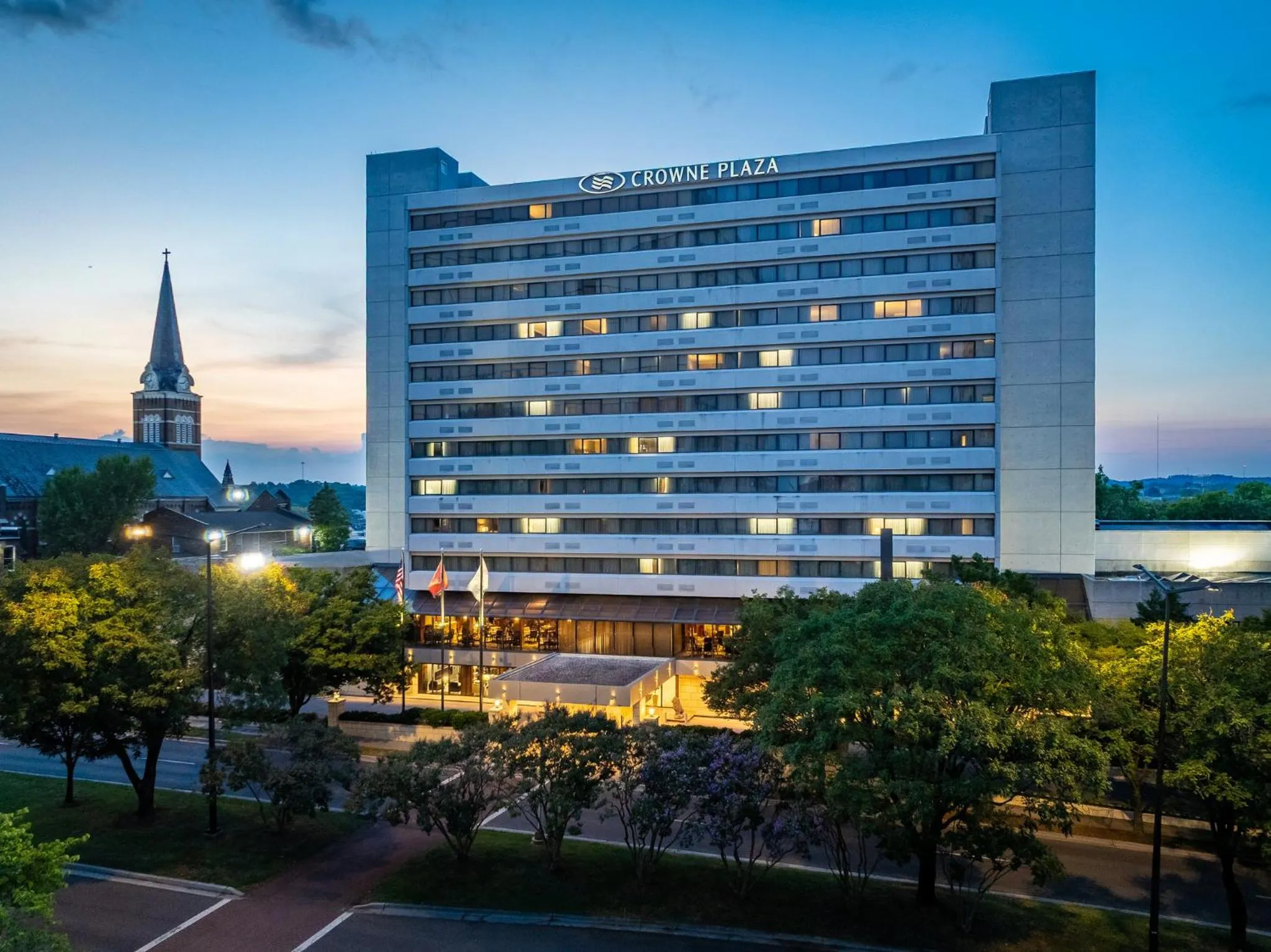 Property building in Crowne Plaza Knoxville Downtown University by IHG